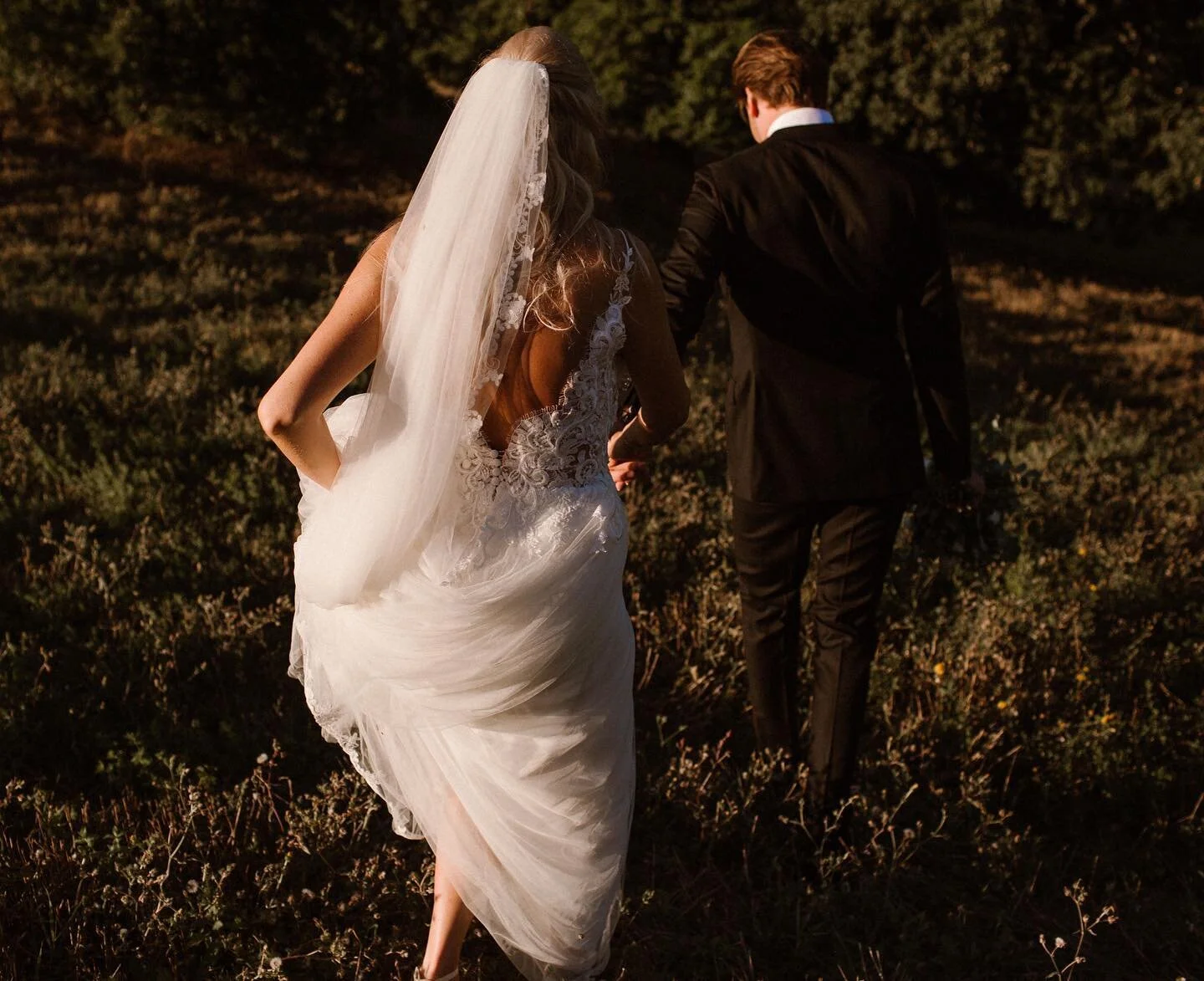 Geen spannende nieuwe shoots, wel heel veel knuffelen met onze Abel. Maar als ik dit soort beelden zie dan heb ik toch stiekem alweer heel veel zin om mijn camera te pakken en kleine stukjes kunst te maken. Nu vooral duimen dat de bruiloften in het v