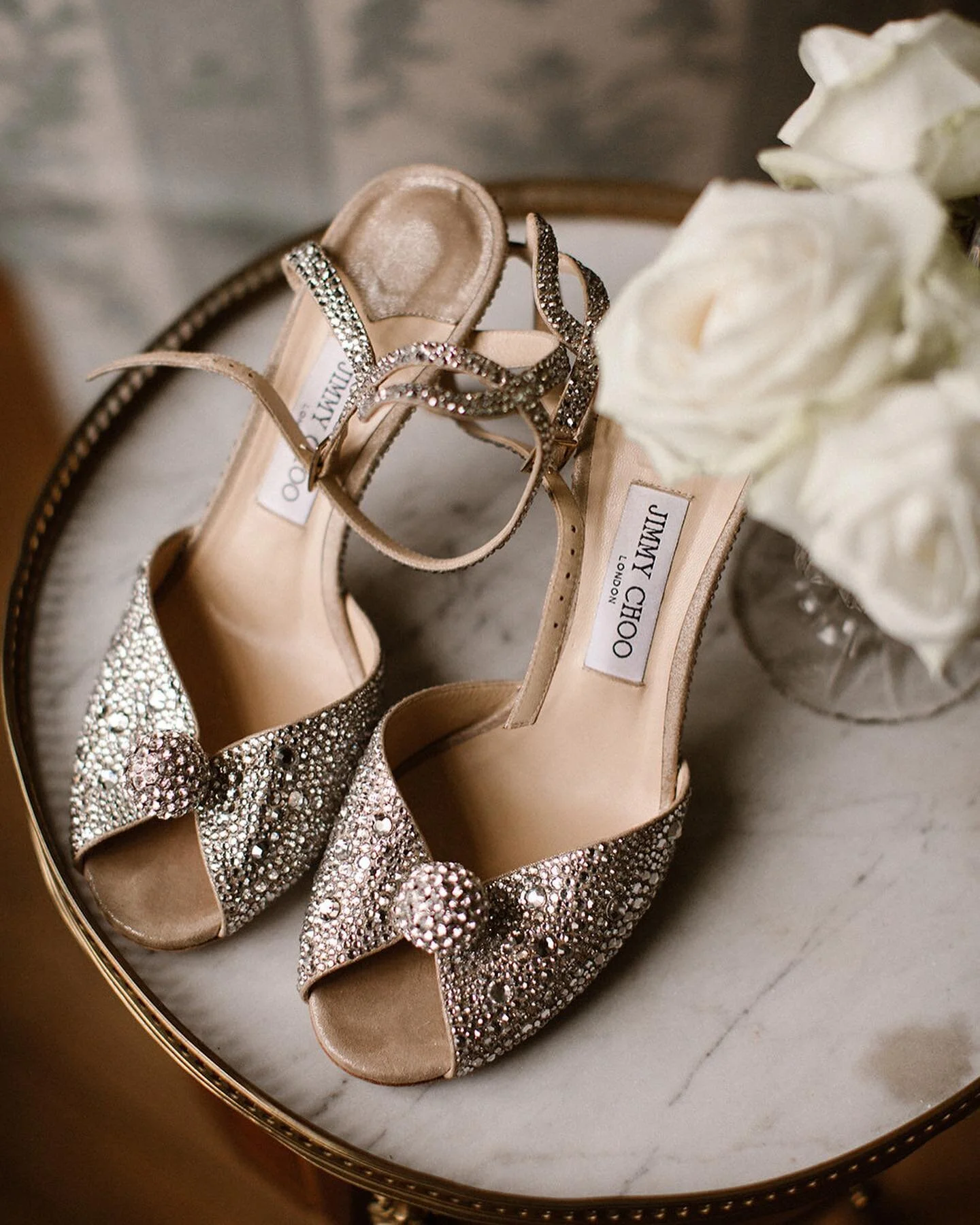 Ik post dit niet zo vaak, KLEUR OF ZWART WIT. Overduidelijk ben ik een zwart wit liefhebber maar ben benieuwd wat jullie zouden kiezen? #blackandwhite #fotografie #jimmychoo #style #fashion