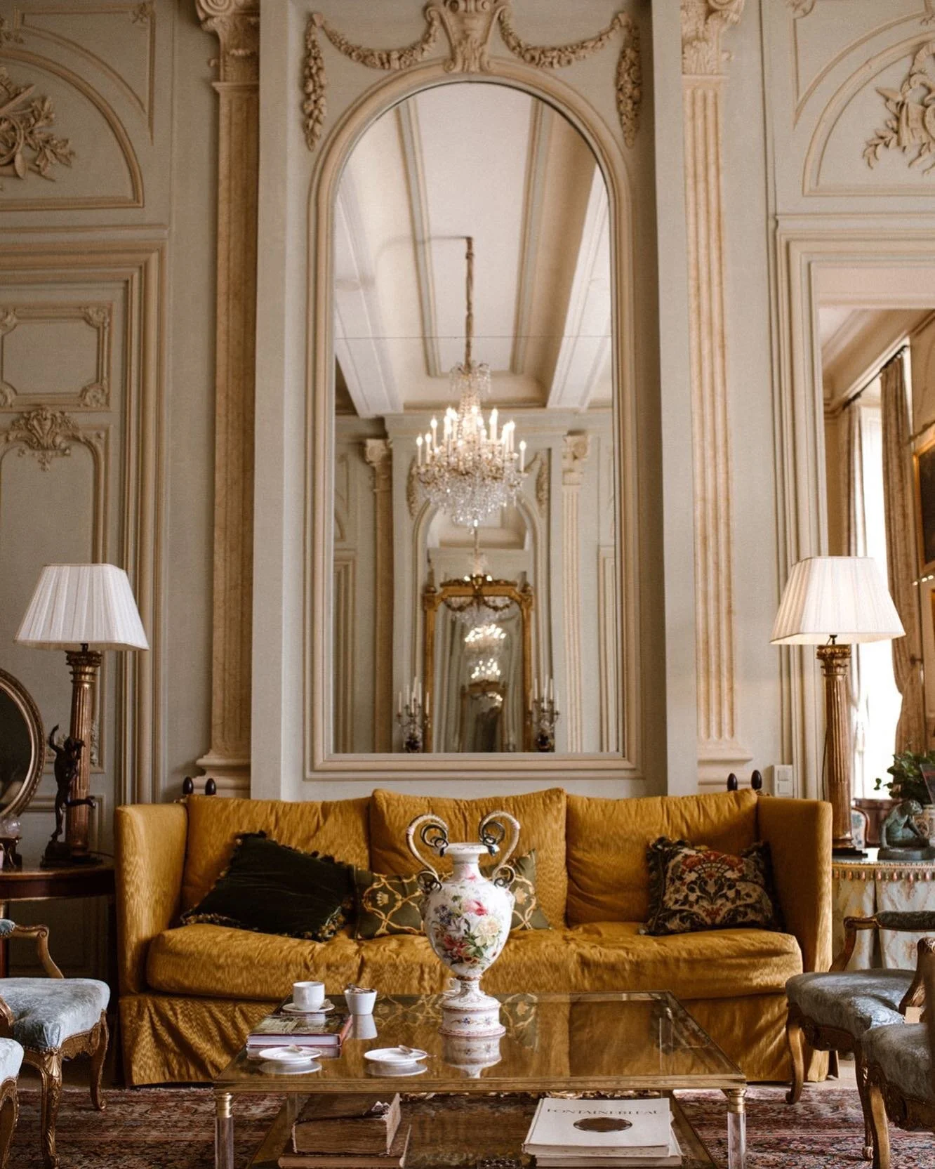 Voor mijn werk kom ik op de mooiste plekken! Zoals dit prachtige chateau in Frankrijk.
⠀⠀⠀⠀⠀⠀⠀⠀⠀
#frankrijk #chateau #chateauwedding  #weddingvenue #bruiloftdetails #love #liefde #details #photography #amandadrostphotography