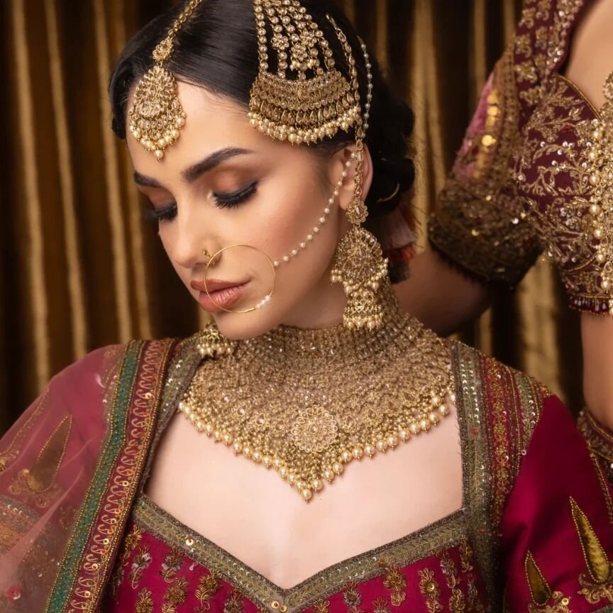 Polki bridal goals 😍
Some of our new bridal sets from our 2024 collection &hearts;️

All our sets are in stock &amp; ready to ship. No order or wait time. 
We ship worldwide 🌍📦

Photographer: @omjphotography 
Makeup: @dilmatharubeauty 
Stylist: @z