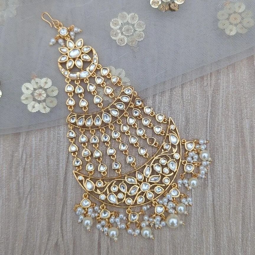 Beautiful Kundan stone jhoomer pasa. We have lots of designs in stock &amp; ready to ship to match all styles of bridal jewellery. 

➡️ www.glimour.co.uk
We ship worldwide 🌍📦

#payal #anklet #kundanjewellery #kundan #bridalset #bangles #kangan #ind