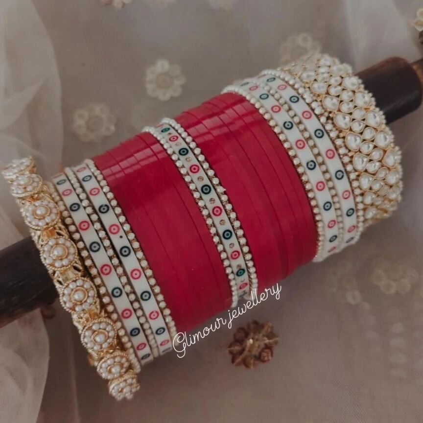 Beautiful statement traditional choora made for our lovely bride who wanted lots of dot bindi bangles in her choora. We designed this together and then added statement kangans to give it that heavy look. 

All our designs can be customised. DM us to 