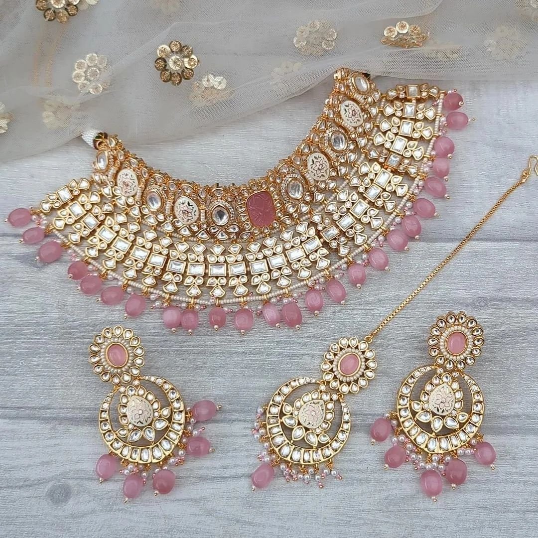 Beautiful medium sized ivory &amp; baby pink Meenakari Kundan bridal choker set. Perfect for the sister of the bride/groom. In stock &amp; also available in plain ivory, aqua mint and peach nude.

In stock &amp; ready to ship. 
We ship worldwide 🌍📦
