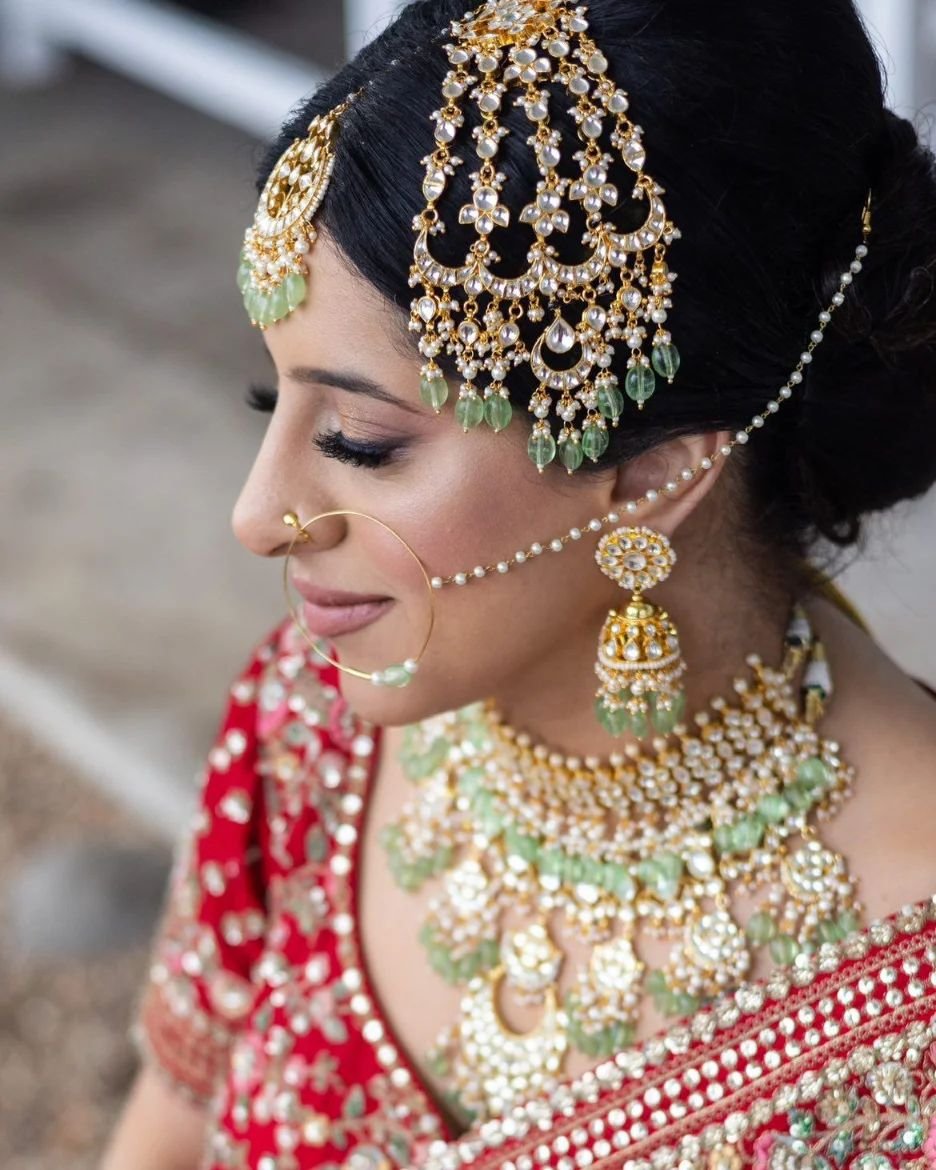 Our stunning bride Shivani @shivaniroda wearing our stunning pachi kundan double layered choker &amp; necklace bridal set in gorgeous mint 💚&hearts;️

Can be customised in any colour combination. 

Makeup: @mannyshina 
Mehndi: @sasha_designs_by_teja