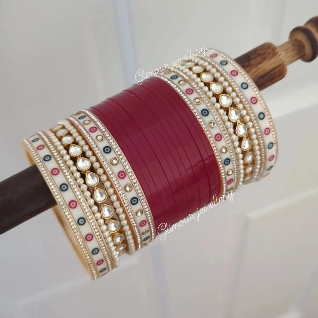 Beautiful Glimour choora made for our lovely bride using our real pachi stone Kundan bangles &hearts;️

#choorabangles #churabangles #ranichoora #ranichura #bridalbangles #bridalchuriya #churiya #indianbridaljewellery #londonbridaljewellery #glimourc