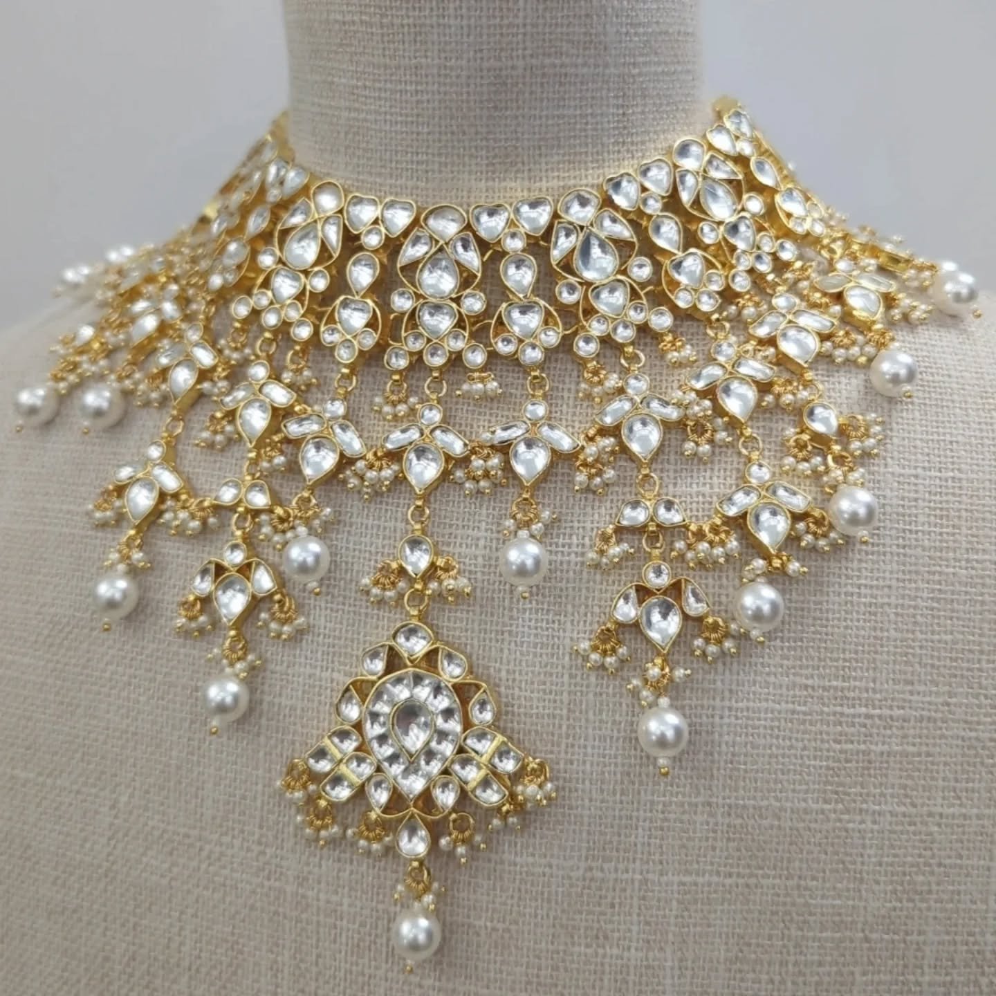 Introducing one of our new V shaped pachi Kundan bridal sets. 
Can be customised in any colour. Available to try on in our showroom. 

In stock &amp; ready to ship. DM us to make your bridal jewellery or party wear appointment.

#indianbride #asianbr