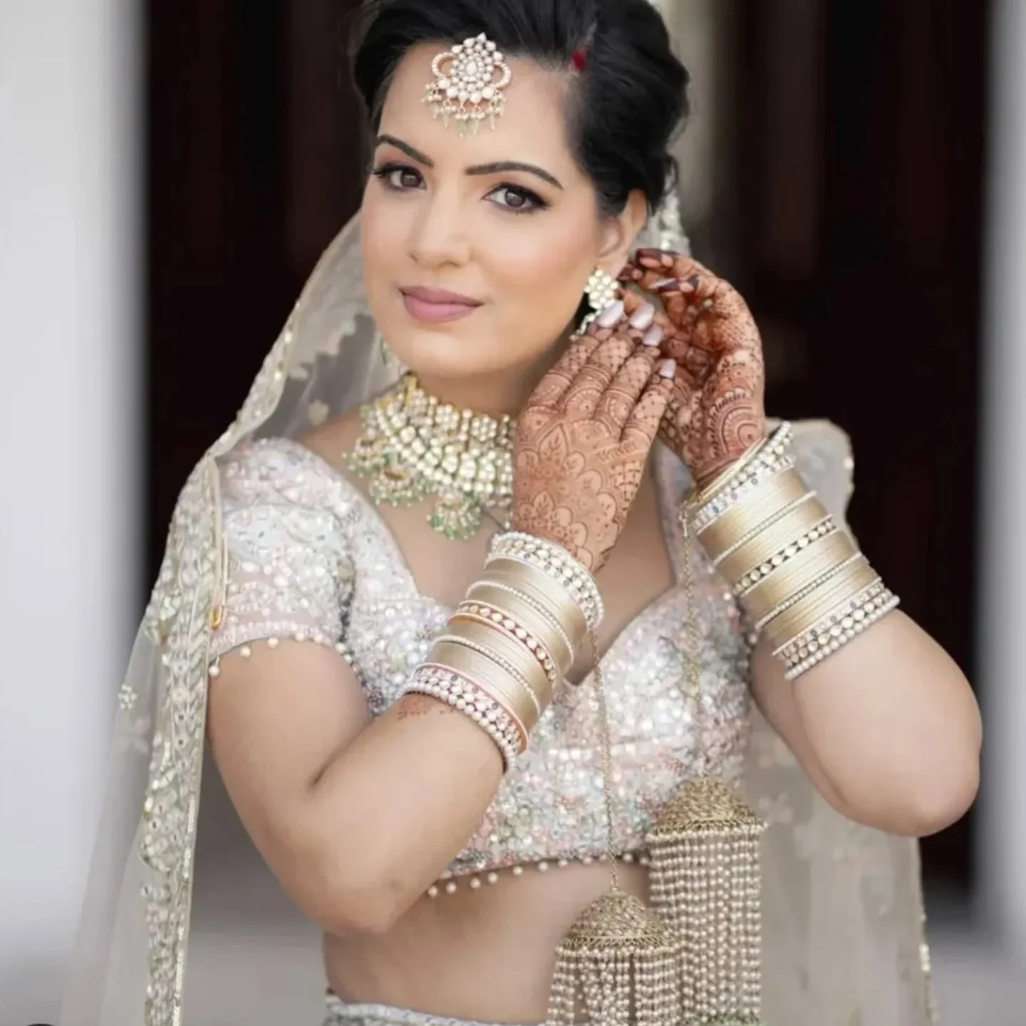 A beautiful bride Jaya @jaya_08 wearing our pachi Kundan bridal set and light gold choora bangle set. 

Photography: @florianweddings 
Makeup: @harneetbmua 
Hair: @hair_by_jnan 
Mehndi: @amys.mehndi 
Outfit: @tamannapunjabikapoor @bibildn

DM us to b