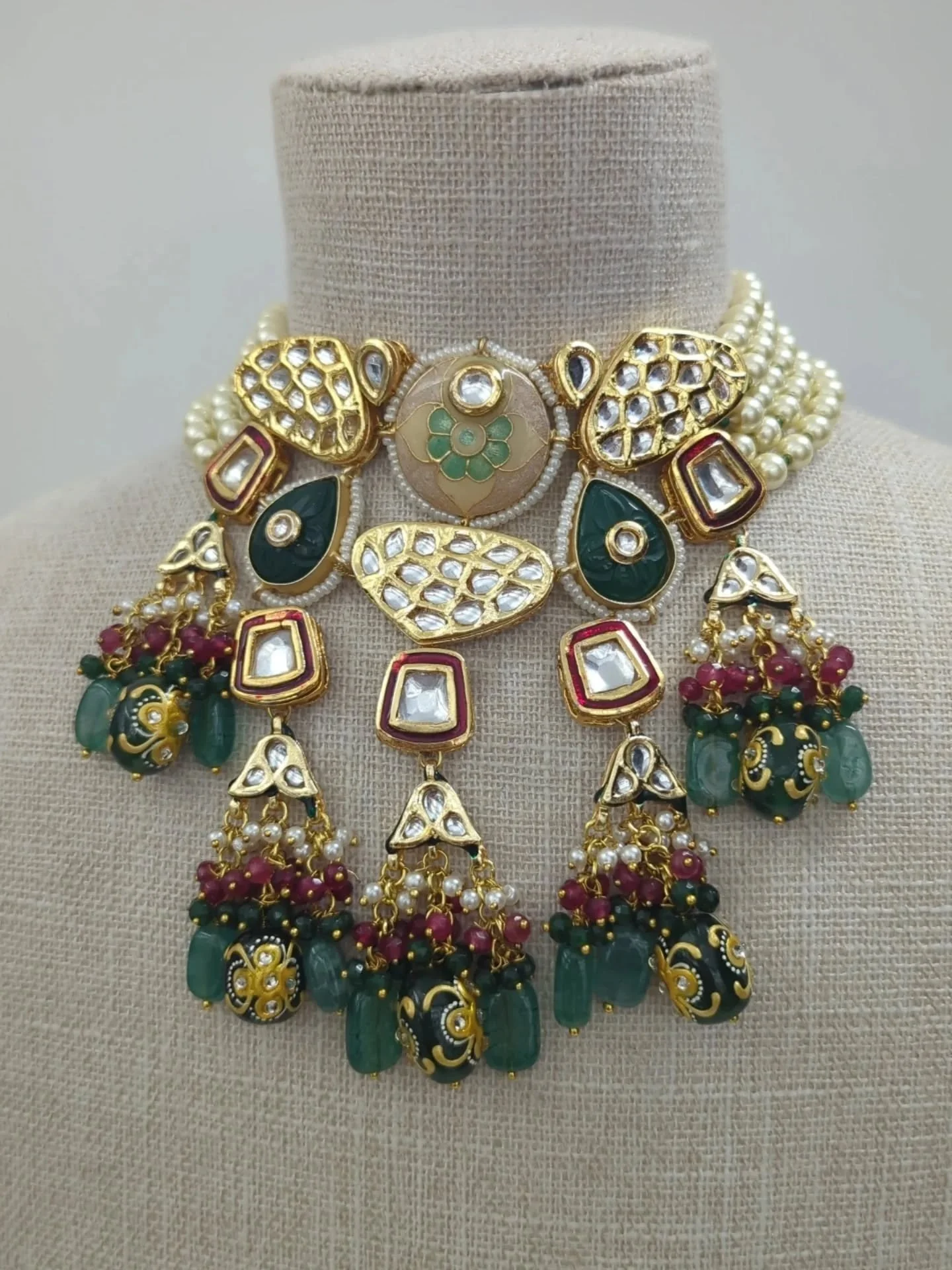 Gorgeous green meenakari Kundan choker that matches any outfit. A stunning party guest wear piece or for a bridal pre event. 

Trending for 2026 and we have over 30 party wear designs in stock with different colours.

DM us to book your bridal jewell