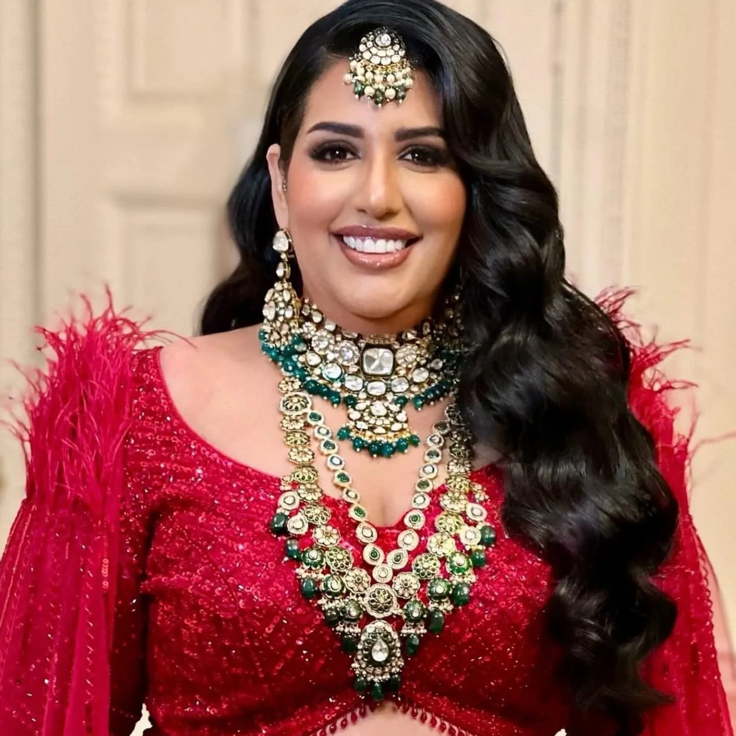 Our beautiful bride Sanna wearing our Kundan choker &amp; mala set for her wedding ceremony 😍

Hair: @tinak_hairstylist 
Makeup: @serenaworldwide 
Outfit: @nikazaasiancouture

DM us to book your bridal jewellery appointment. We stock all styles of j