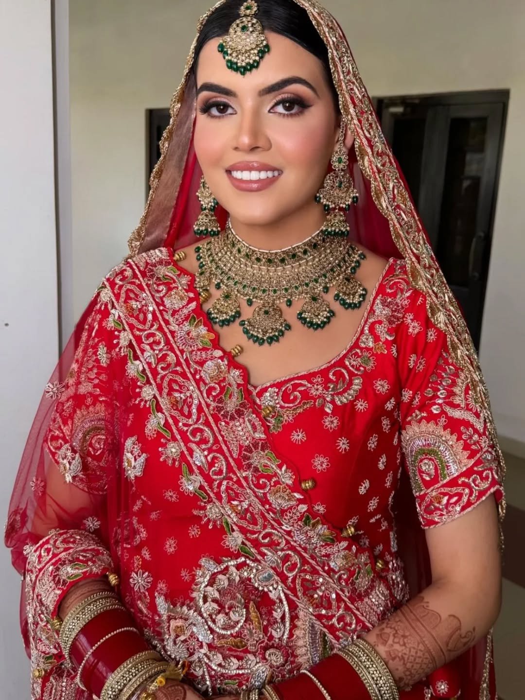 Our beautiful bride Simran wearing our antique gold green v shaped polki crystal bridal choker jewellery set for her wedding ceremony ❤️

Makeup: @blendedbymehar

DM us to book your bridal jewellery appointment. We stock all styles of jewellery inclu