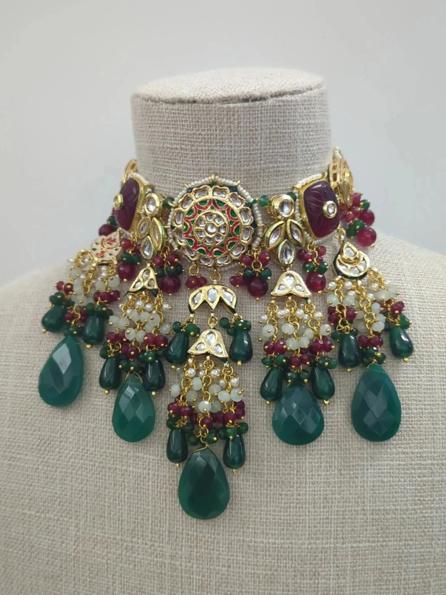 Gorgeous green meenakari Kundan choker that matches any outfit. A stunning party guest wear piece or for a bridal pre event. 

Trending for 2026 and we have over 30 party wear designs in stock with different colours.

DM us to book your bridal jewell