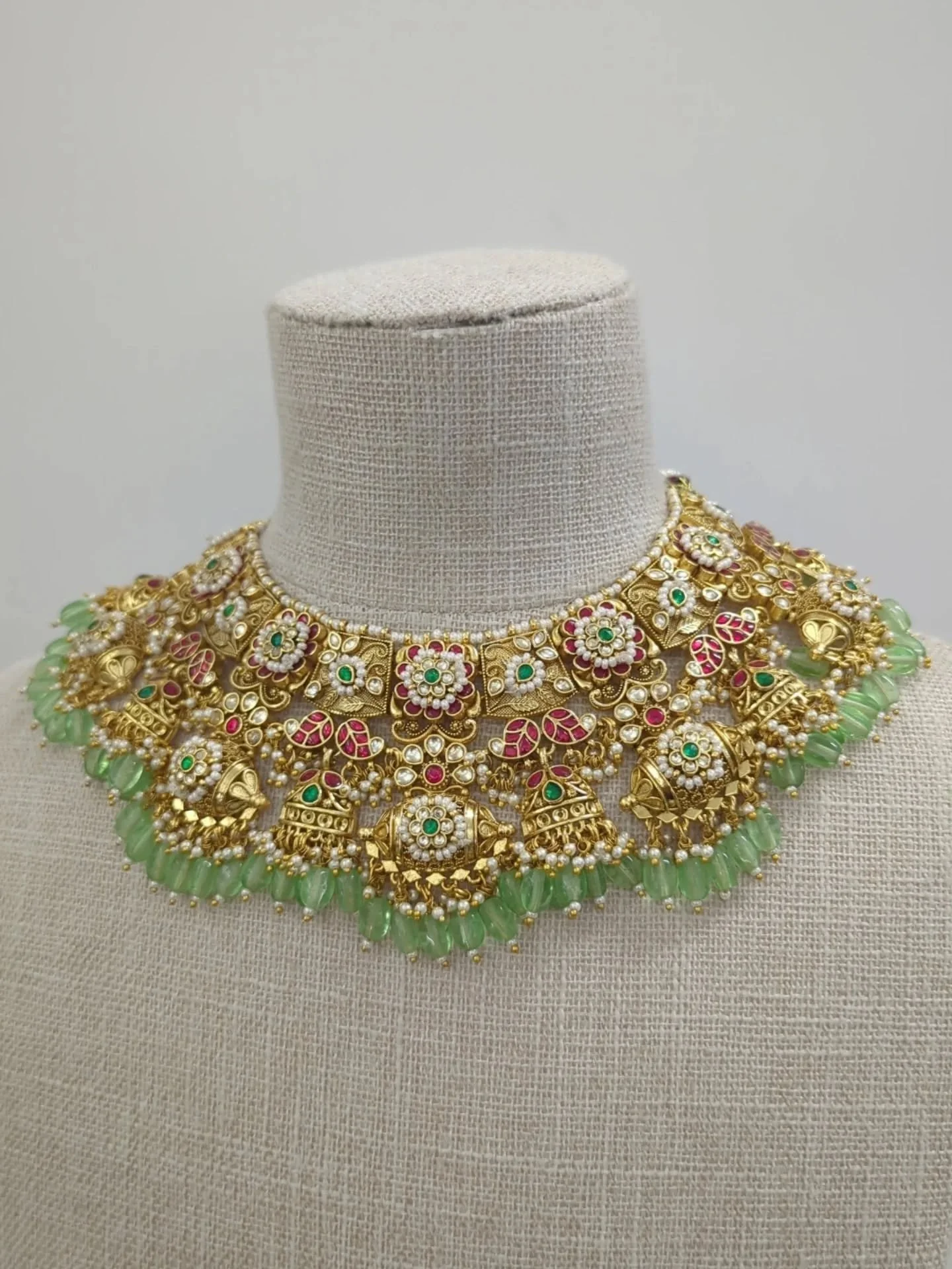 Pop of heritage gold mixed with pachi Kundan 💚 with stunning mint drops. 
Beautiful bridal neckline set with jhumki earrings &amp; tikka. 

In stock &amp; ready to ship.

DM us to book your bridal jewellery appointment. We stock all styles of jewell