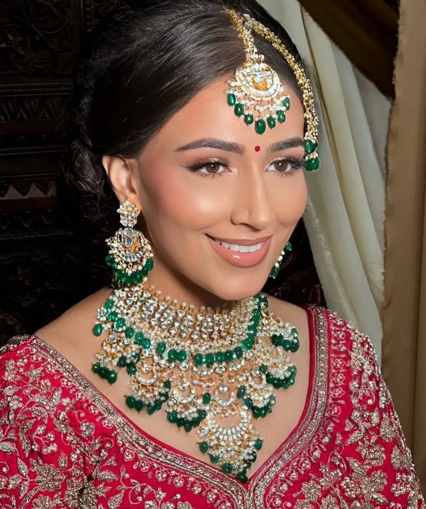 Our beautiful bride Kiran wearing our pachi kundan bridal set customised in dark green for her wedding ceremony 💚❤️

Makeup: @tanyamann.mua 
Hair: @tinak_hairstylist 
Outfit: @nilibarludhiana

DM us to book your bridal jewellery appointment. We stoc