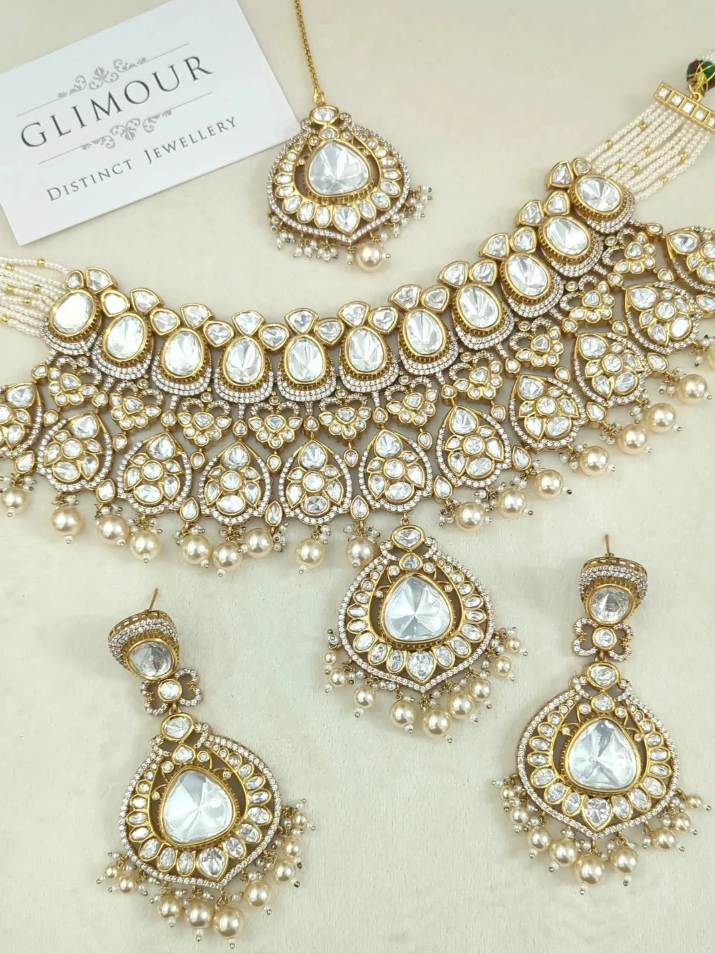 NEW! 
Gold silver v shaped Kundan choker jewellery set ❤️
In stock &amp; ready to ship. 

#americandiamond #receptionjewellery #kundsnchoker #moissanite #indianbride
