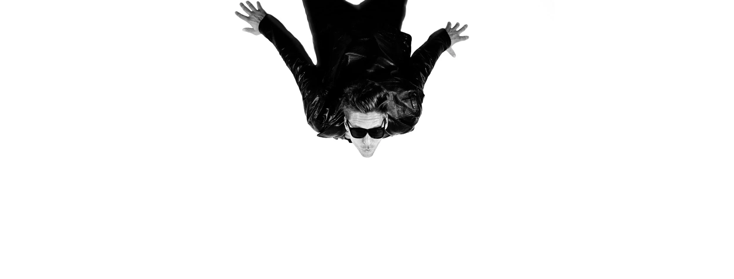 chris-flying-2500x950.jpg
