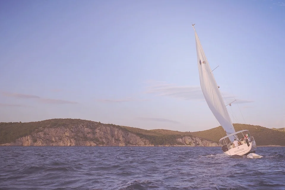 sailing-691802_960_720.jpg