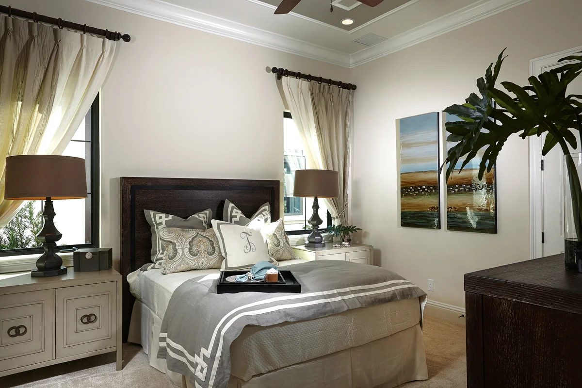 GUEST 1 2013.jpg