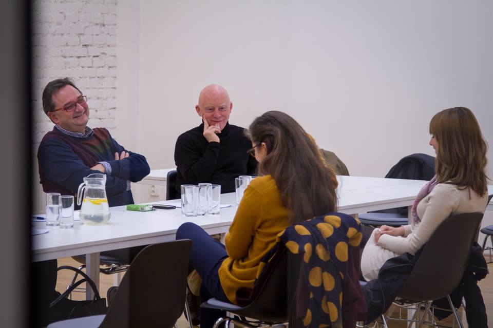 working-group-white-wall&table.jpg