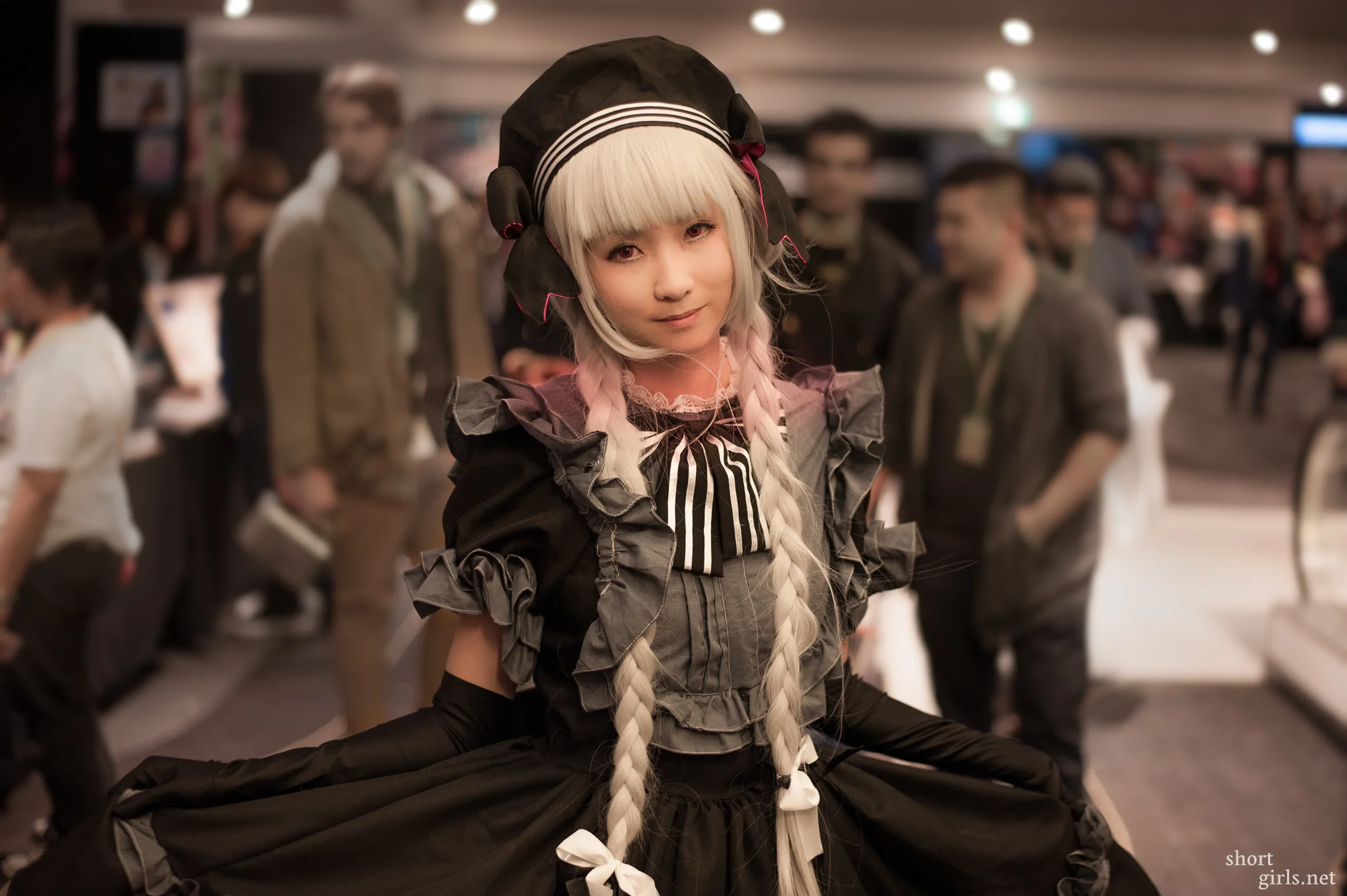 Suika always has the best frills, this time it's Nursery Rhyme from the Fate universe. It was almost closing time by the time I ran into her, and it was bitterly cold outside so we ended up hanging around inside near the artists' tables.