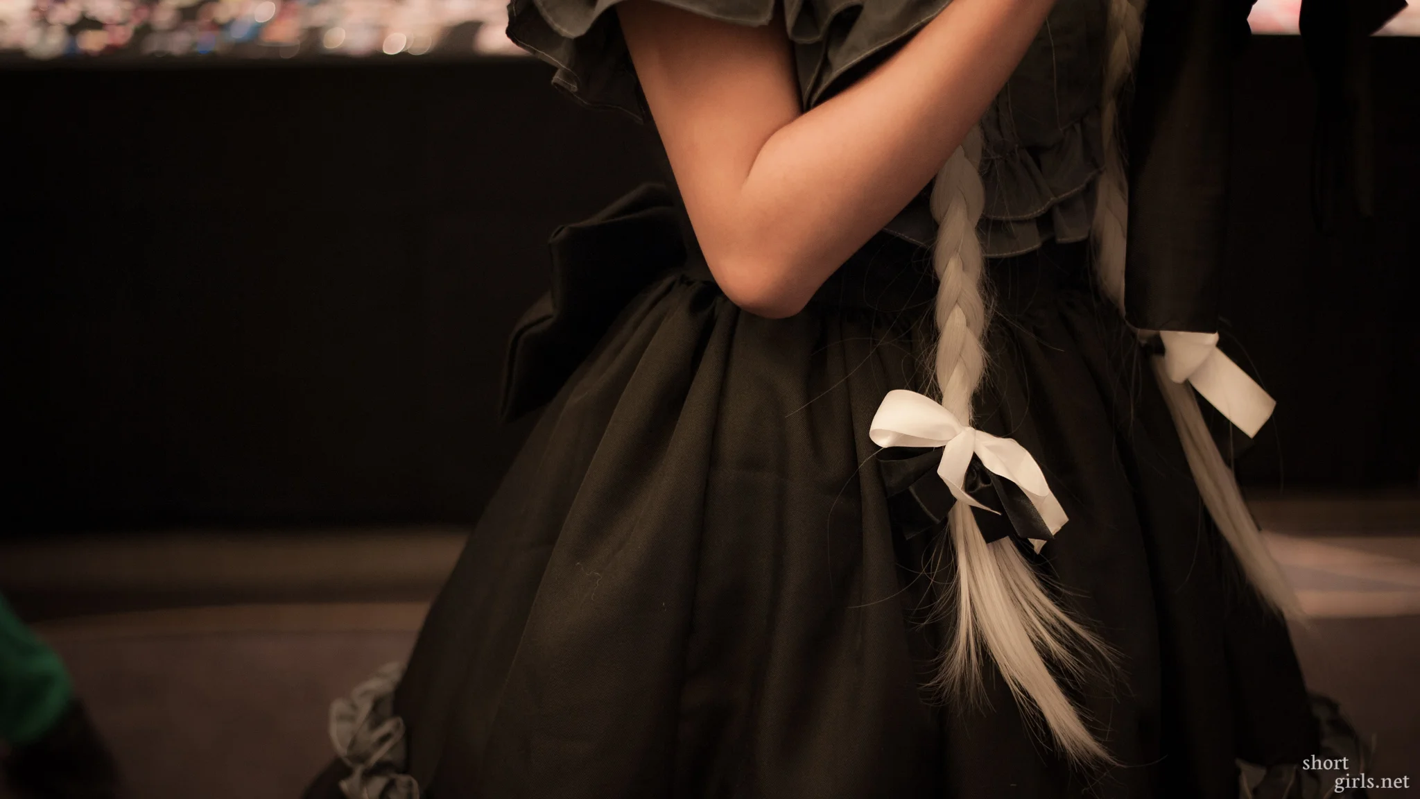  I love getting a look at the little details, the hair ribbons are really cute. You can also see the gratuitous frills near the hem of the dress. 