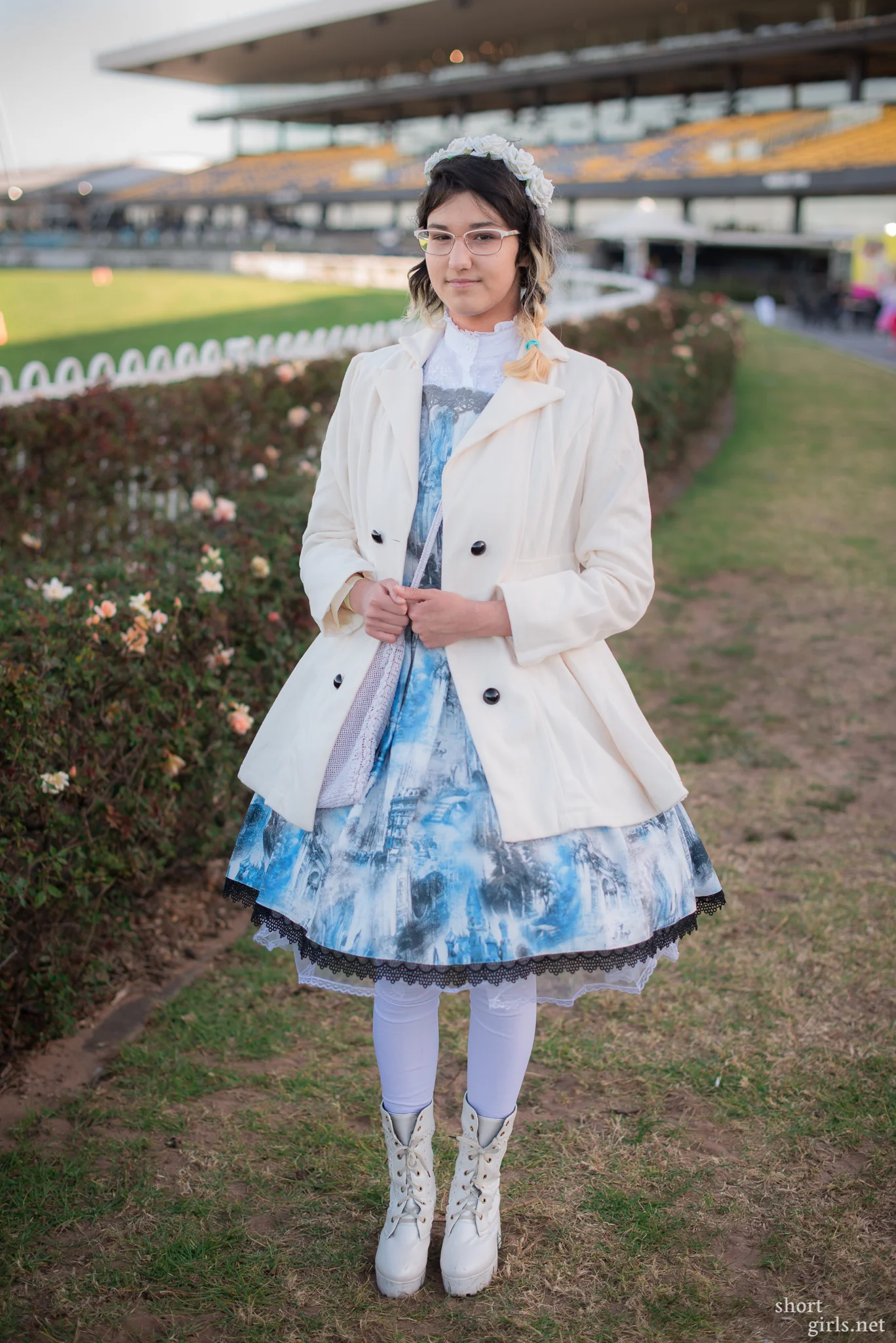  Yasmin with something less frilly and more floofy. 