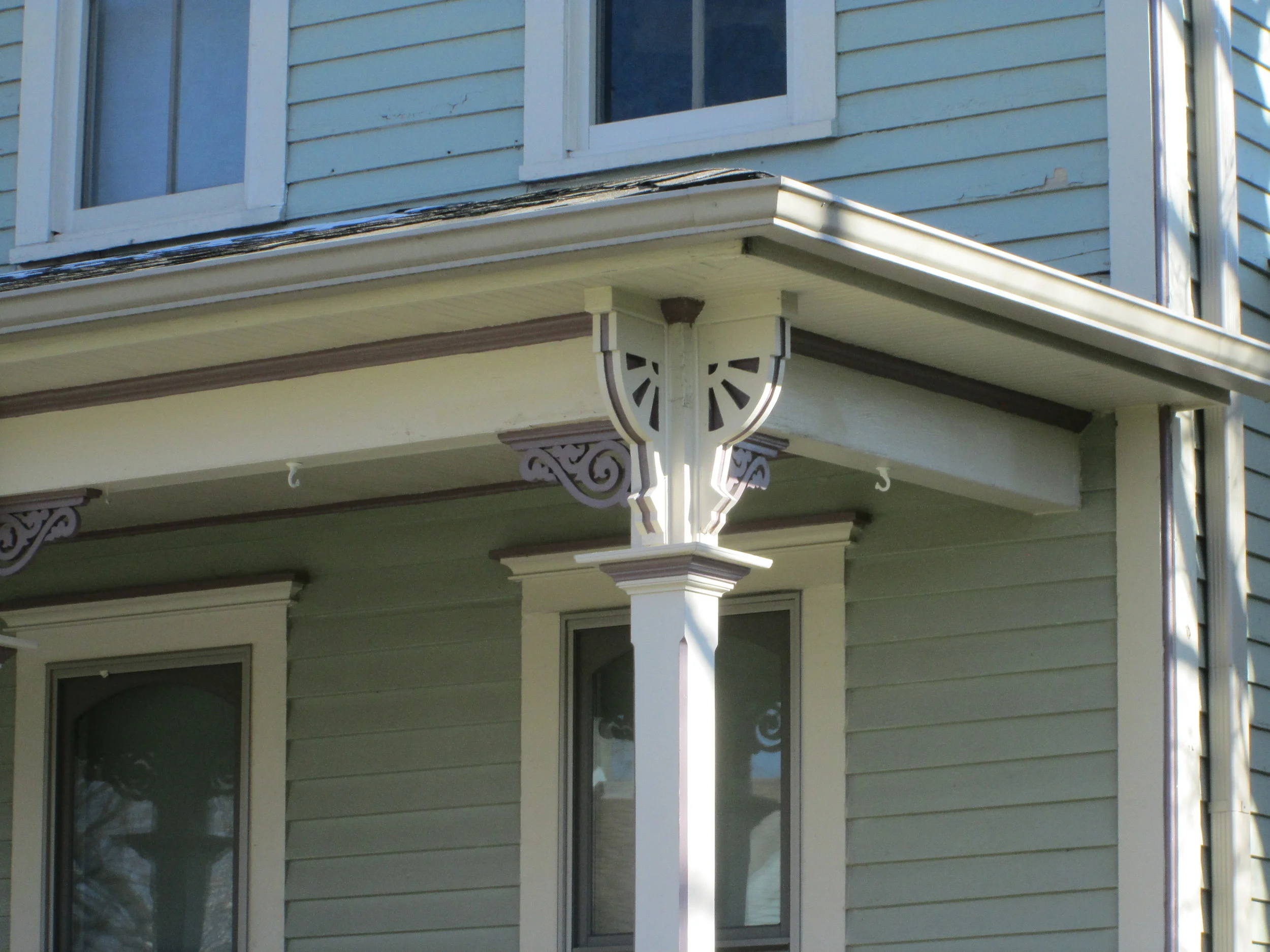 Chicago 463 E porch column.JPG