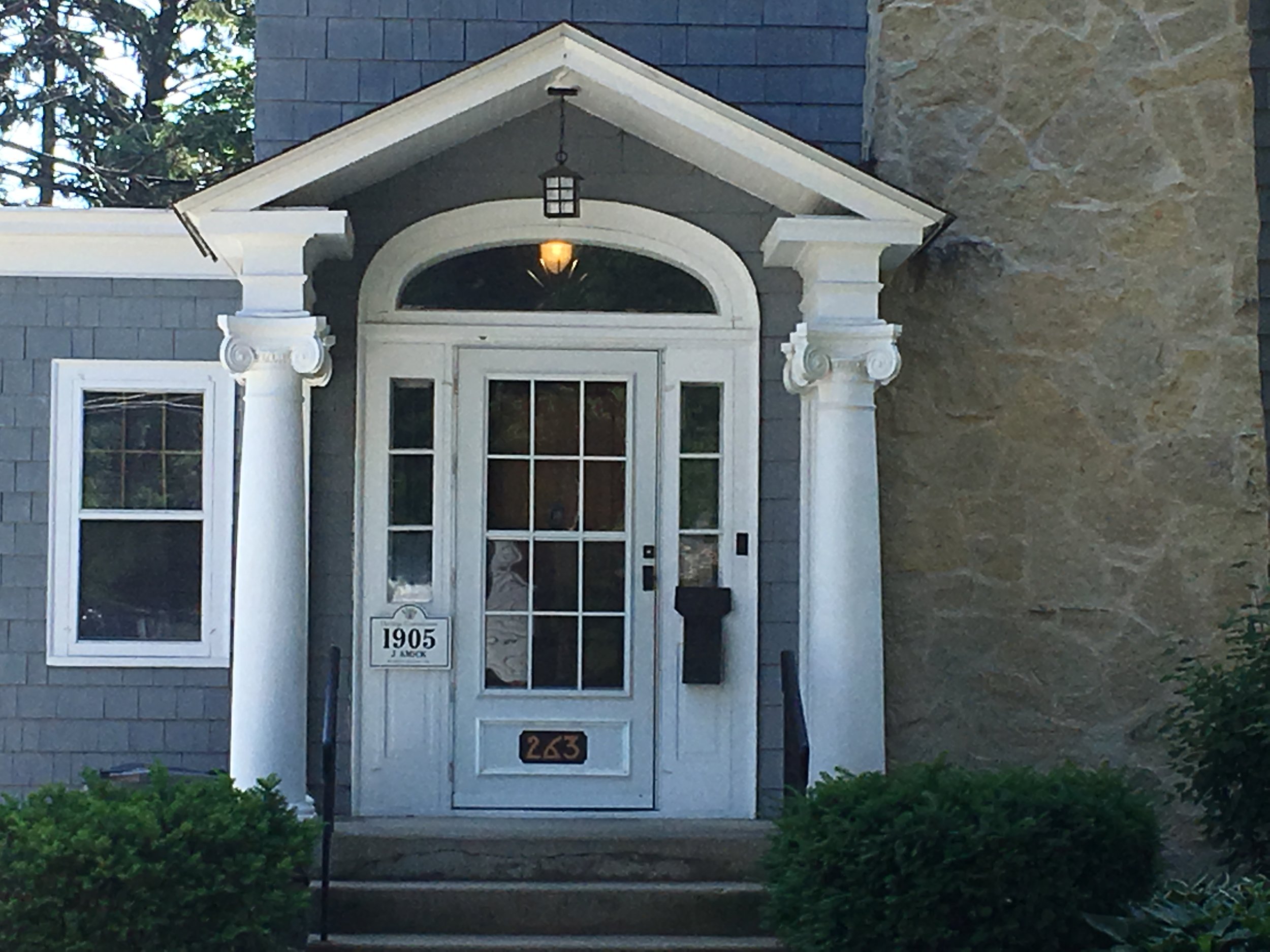 Commonwealth 263 N portico.JPG