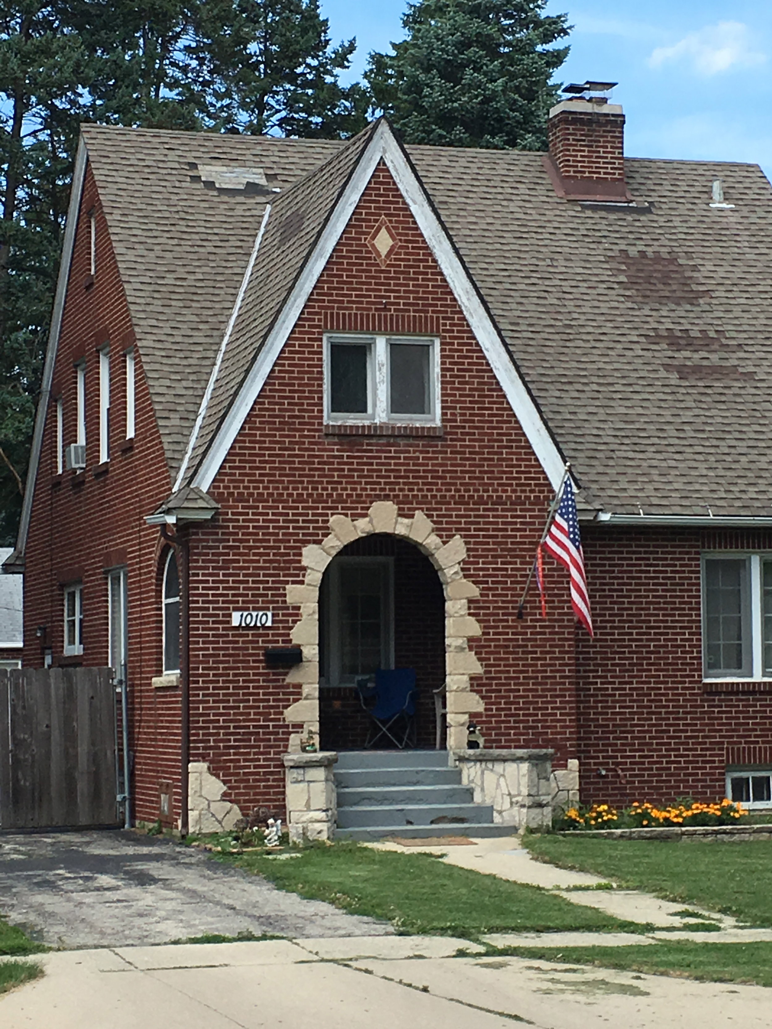 Lawrence 1010 vestibule.jpg