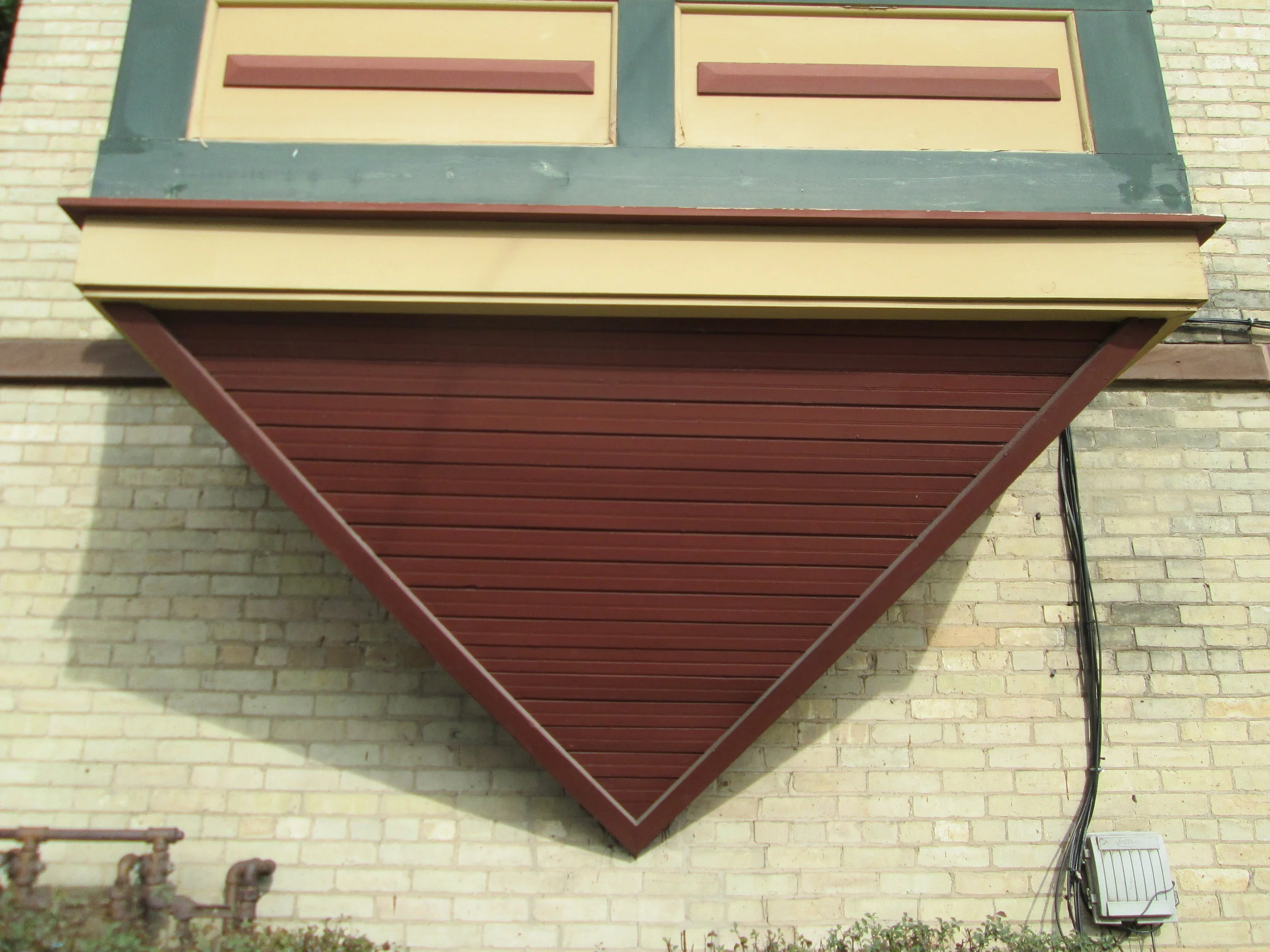 Liberty 3 N oriel bay support.JPG