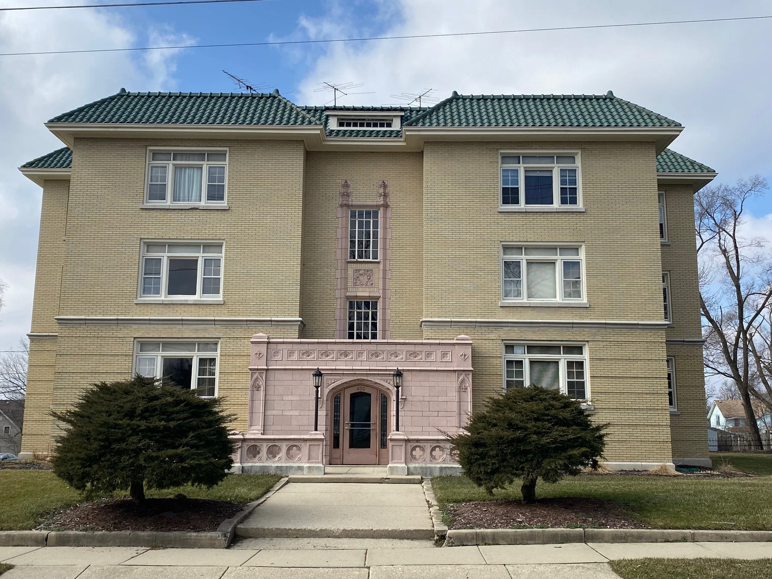 400 Douglas Avenue