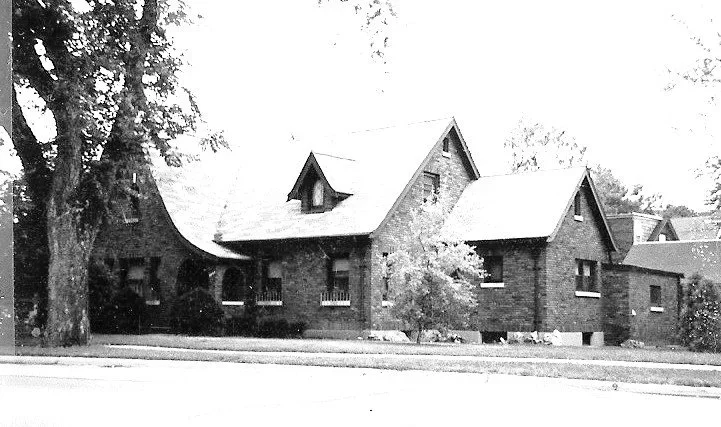 1003 Larkin Avenue