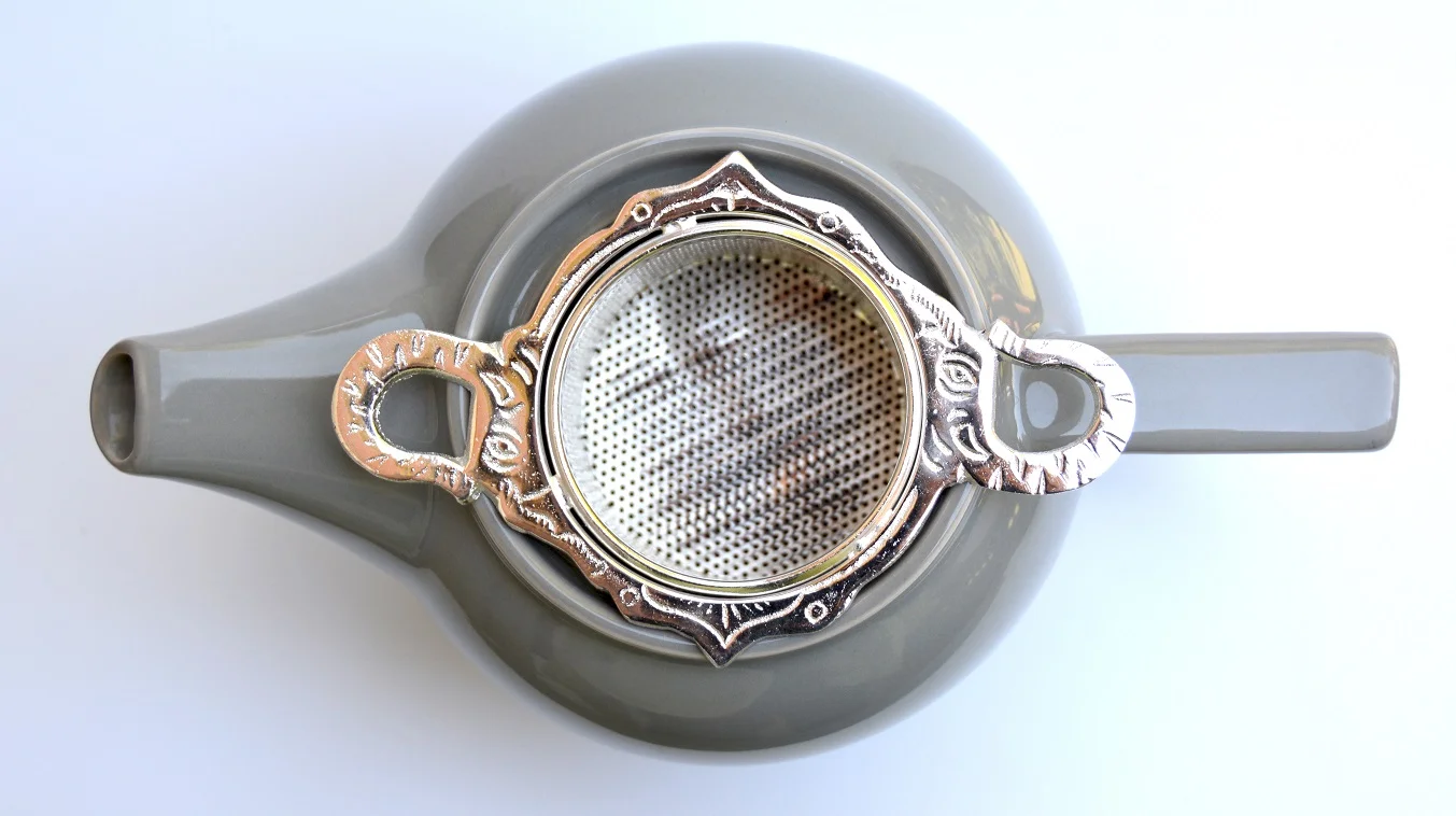 ele infuser in teapot CPY.jpg