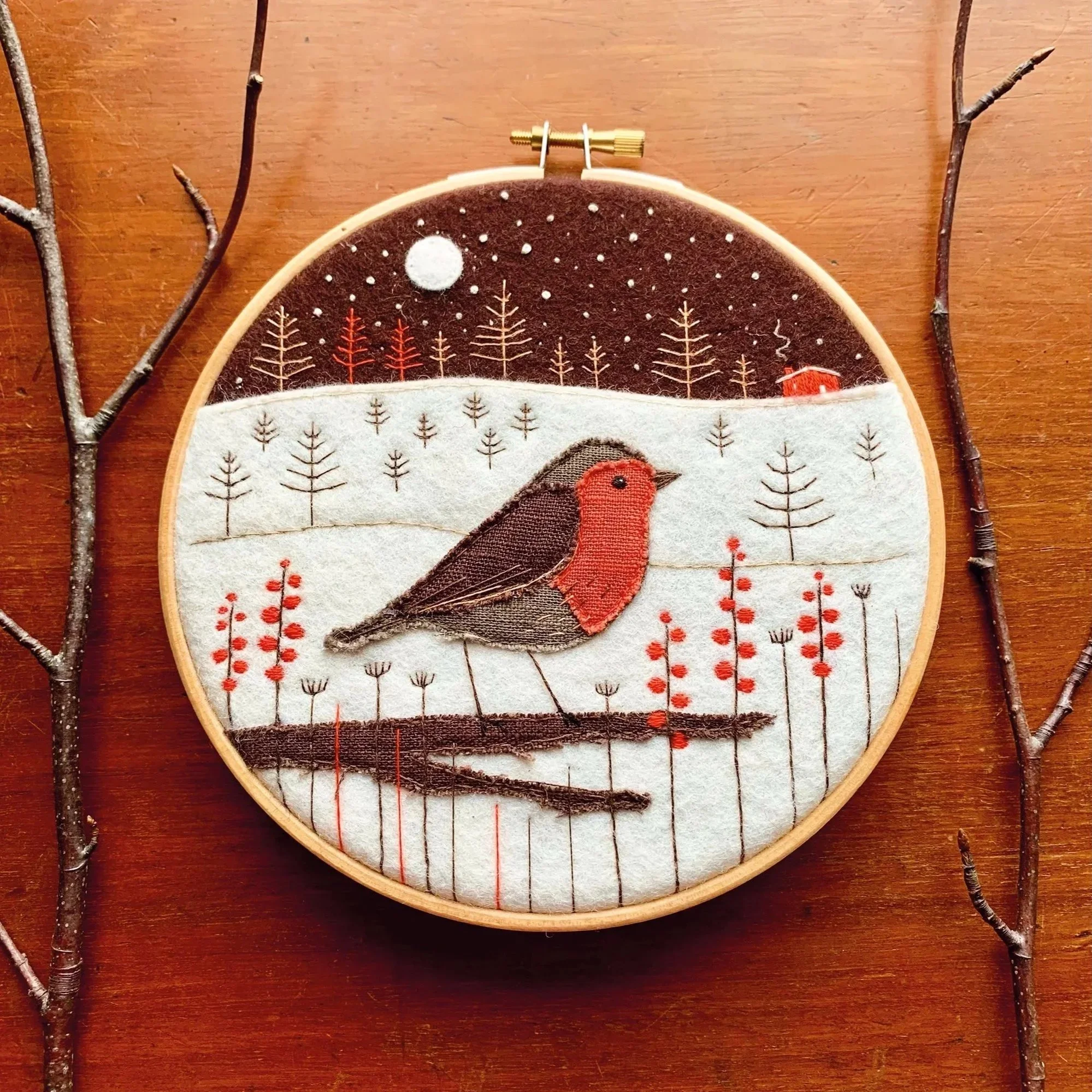Robin%2Brgb%2Bwith%2Btwigs.jpg