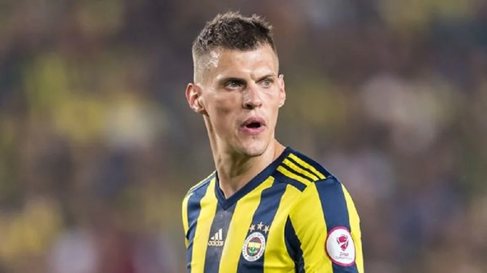 Berg Close To Olympiacos Transfer Fortounis Drawing In High Bids Agonasport Com