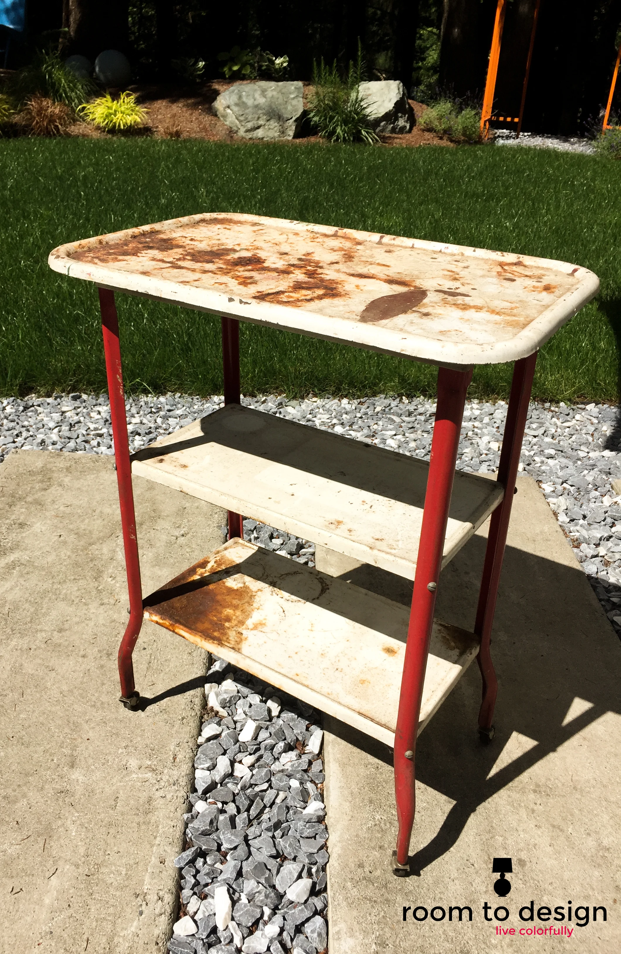 How_to_paint_a_metal_table.jpg