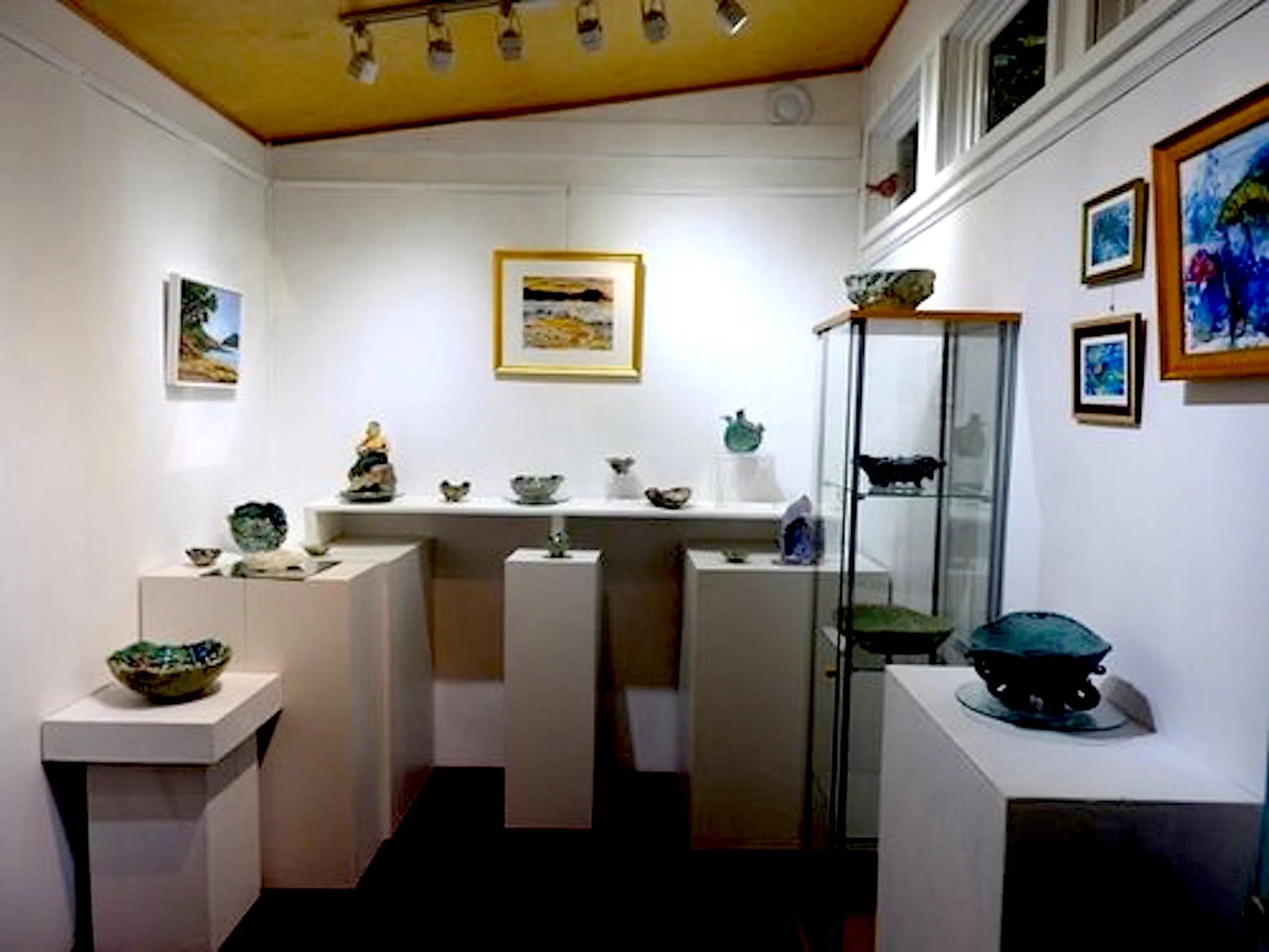 Gallery inside, Zulis .jpeg