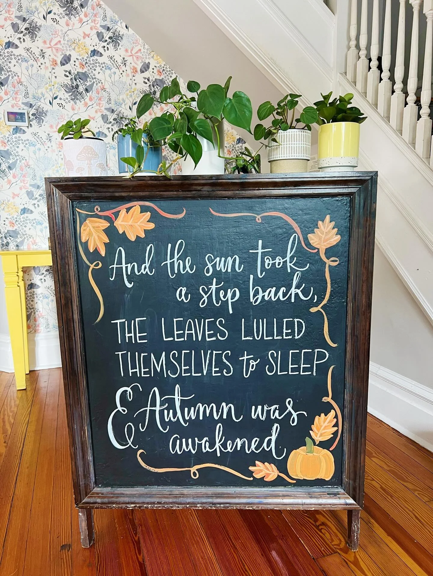 🍂☀️🌾🍄🍁🍃☀️

and the sun took a step back,
the leaves lulled themselves to sleep
and ✨A U T U M N✨ was awakened

👨&zwj;🎨: @lewesletteringco 

🍂☀️🌾🍄🍁🍃☀️

be sure to book ahead for reservations, 
as our book opens 30 days out, 
simply meaning