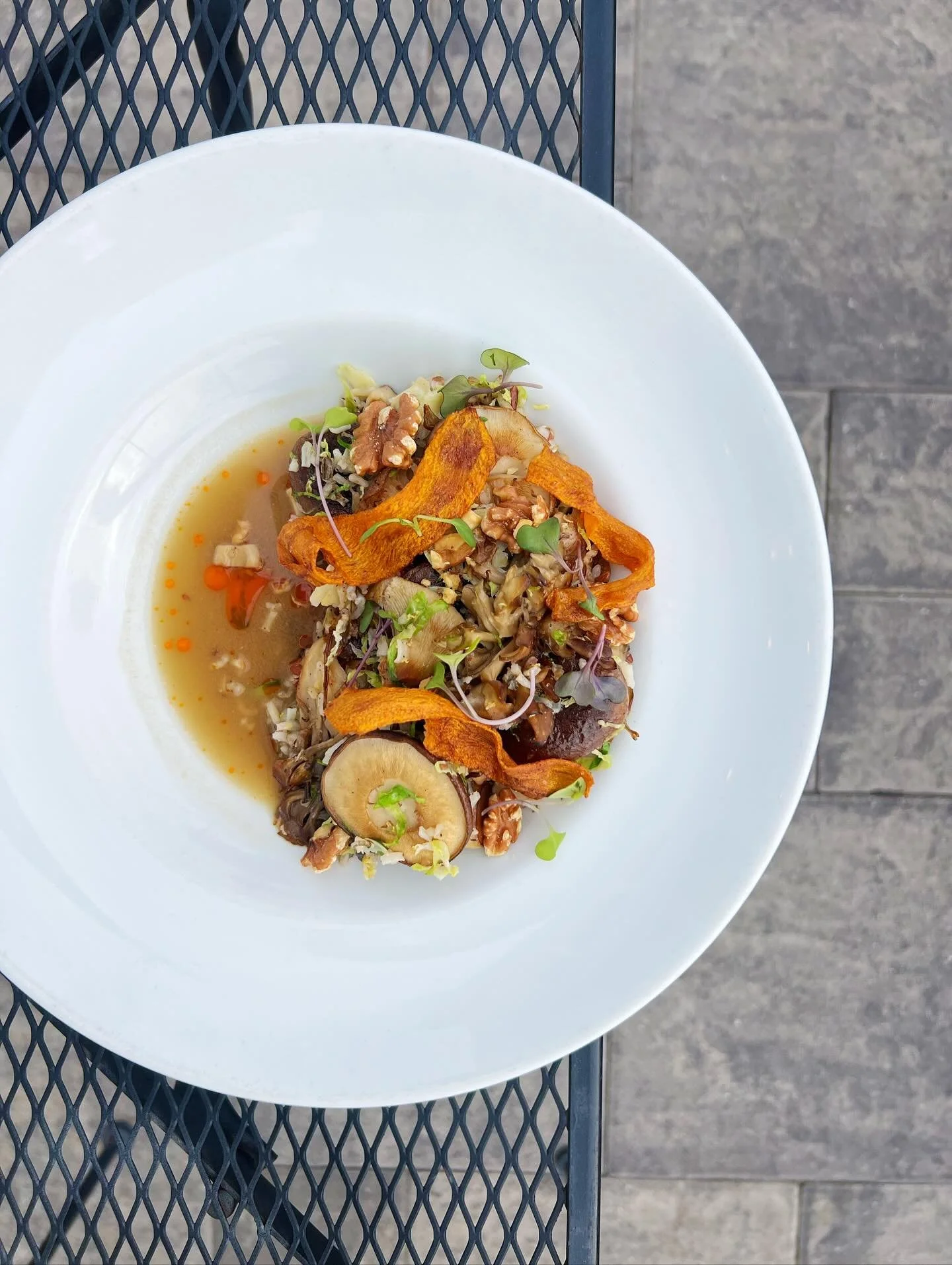 🍴🍄🌿🍴🍄🌿

calling all mushroom loverssssss

kennett square mushroom bowl 
shaved Fifer Orchard brussels sprouts 
shiitake &amp; maitake mushrooms 
wild rice
crispy carrots 
toasted walnuts 
chili oil
miso mushroom broth 

🍴🍄🌿🍴🍄🌿

be sure to