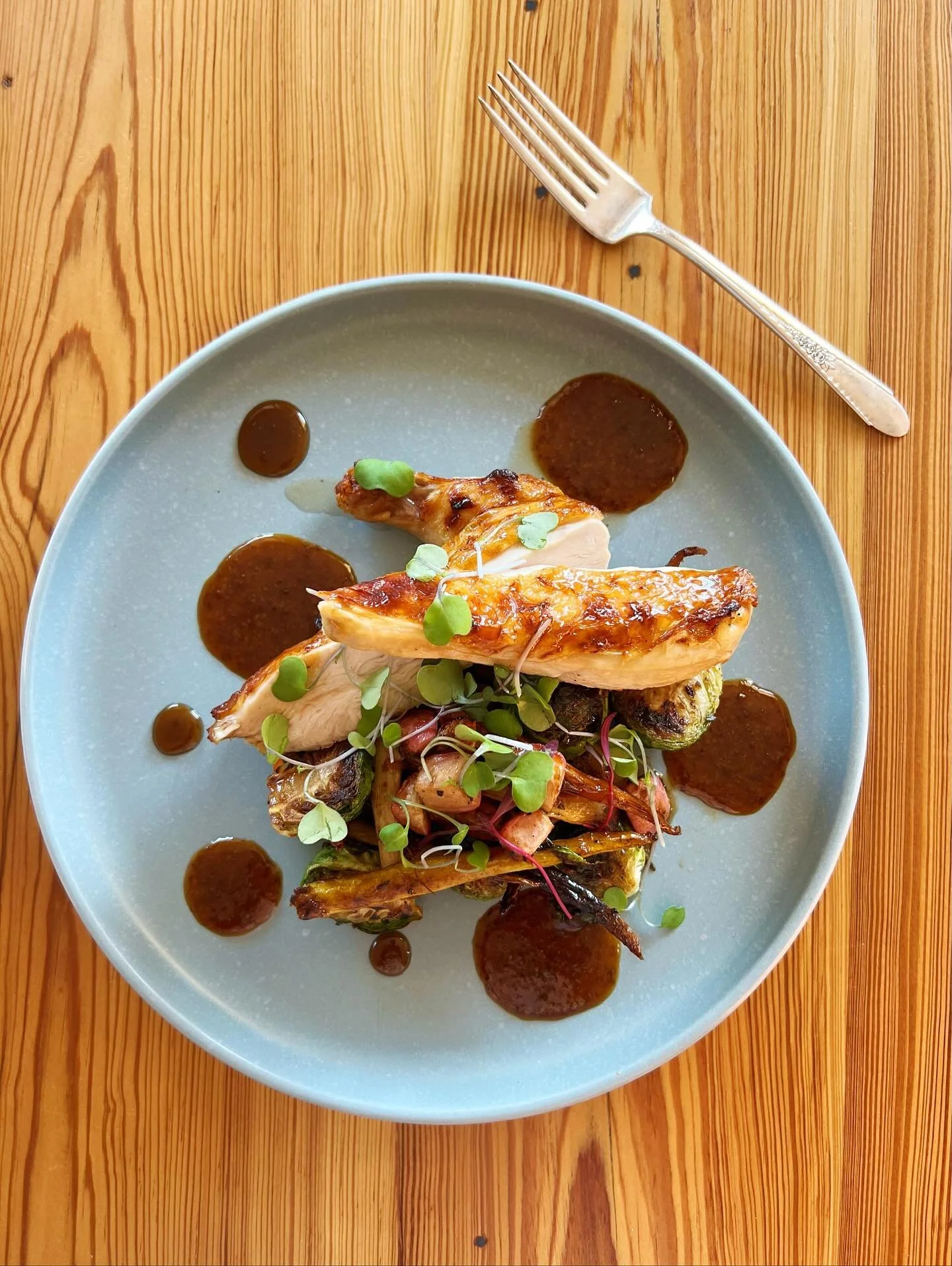 ☀️🍴☀️🍴☀️🍴

mondayyyyy vibes 

pan roasted Amish chicken 
beer jam glazed
roasted Fifer Orchard brussels sprouts
baby carrots &amp; braised radishes with sage
whole grain chicken demi

☀️🍴☀️🍴☀️🍴

just a reminder&hellip; 
our book opens 30 days o