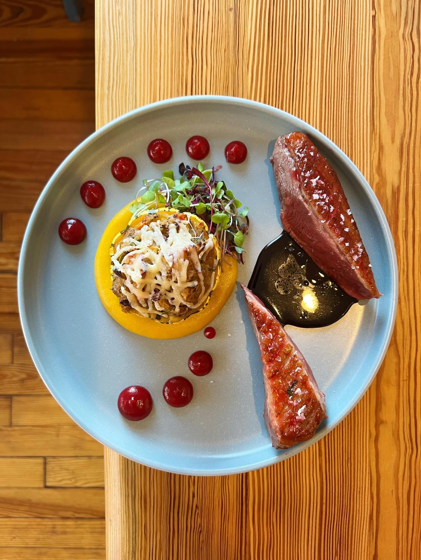 🎄📯🎁🎄📯🎁🌲

pan roasted hudson valley 

✨D U C K  B R E A S T✨

cranberry glazed with roasted delicata squash &amp; sourdough bread stuffing, a miso butternut squash pur&eacute;e and a touch of demi

🎄📯🎁🎄📯🎁🌲

just a reminder&hellip; 
our b