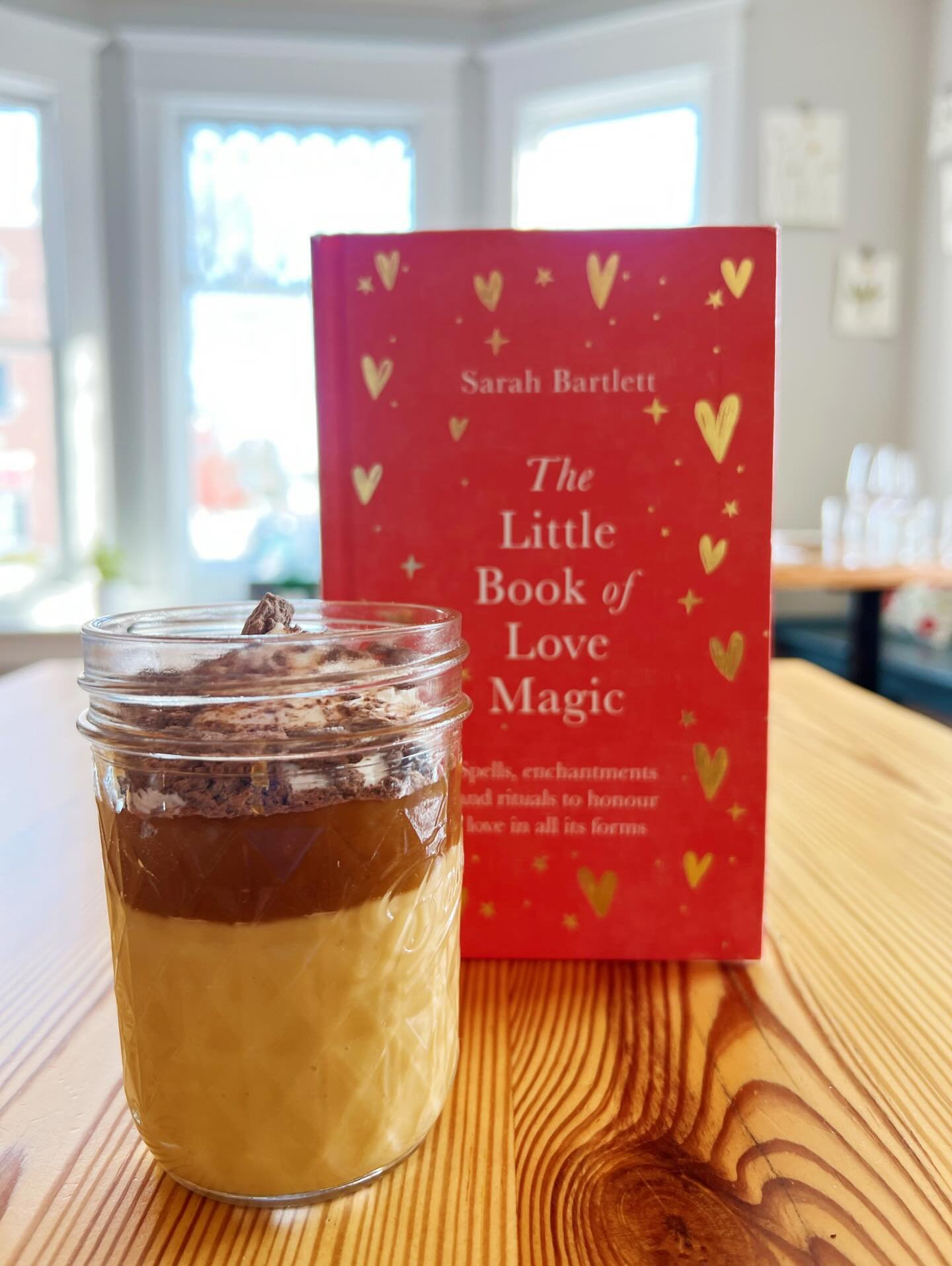 ☀️ R I S E &amp;  S H I N E☀️

Heirloom opens its doors tonight,
✨Thursday, January 29th at 5 pm✨

🍴: B U D I N O
miso butterscotch, salted caramel, 
dark chocolate dirt &amp; cream cheese fluff

💜🩷🤍💜🩷🤍

N E W  M E N U 
craft beers 
delicious 