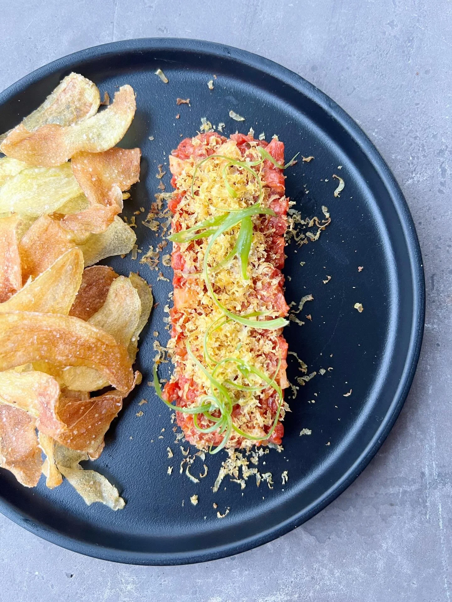 🐮🍴🐮🍴🐮🍴

T A R T A R E
gochujang, picked daikon radish, shallots, shaved cured egg yolk, curly scallions, 
horseradish fingerling potato chips 

🐮🍴🐮🍴🐮🍴

Heirloom opens its doors tonight,
✨Thursday, January 29th at 5 pm✨

N E W  M E N U 
cr