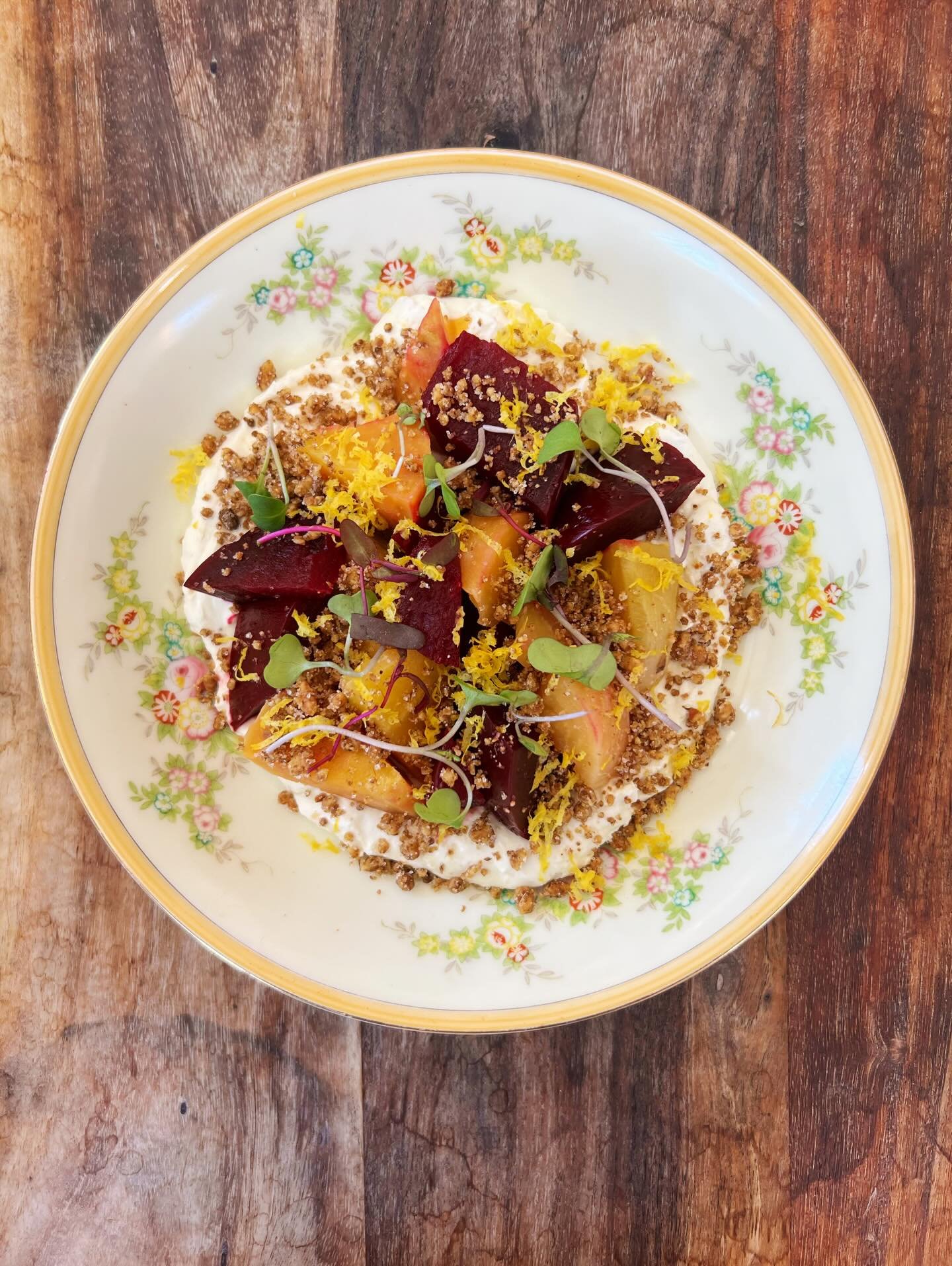 💜🩷🤍💜🩷🤍

tonight, we reopen! 
✨Thursday, January 29th at 5 pm✨

📸: S I D E  of  B E E T S
roasted golden &amp; red beets, whipped lemon goat cheese, walnut dukkah 

💜🩷🤍💜🩷🤍

new beers 
new cocktails 
new wines
new dinner menu
new desserts
