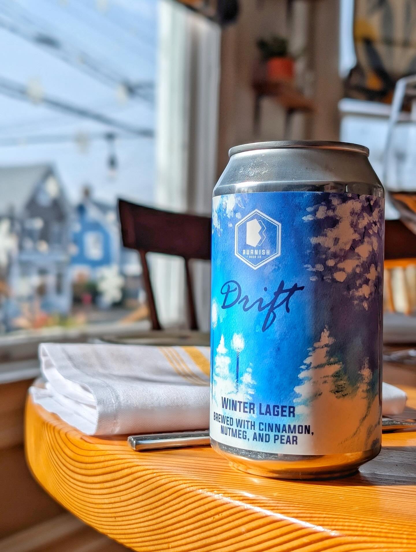 🍺❄️🍺❄️🍺❄️

N E W✨B E E R✨A L E R T

Burnish &ldquo;drift&rdquo; Winter Lager
from Maryland with a 6% abv

A beautiful Winter Lager with subtle notes of pear, cinnamon, and nutmeg.&nbsp;

🍺❄️🍺❄️🍺❄️

First State &ldquo;hex theory&rdquo; modern IP
