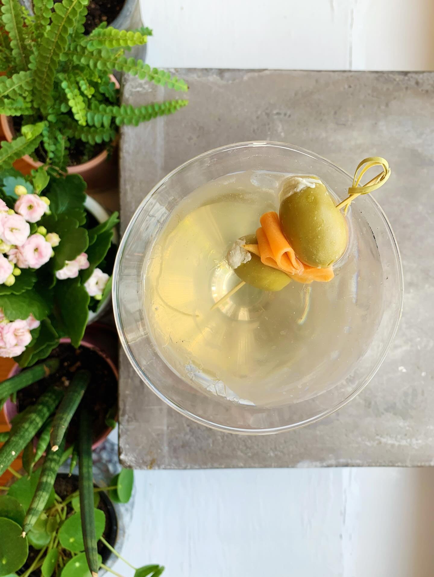 🍸✨🍸✨🍸✨

if you know, YOU know 

heirloom dirtyyyyy
tito&rsquo;s vodka
olive juice
hand stuffed blue cheese olives &amp; 
a pickled carrot

🍸✨🍸✨🍸✨

H E I R L O O M
has reopened its doors 
with all ✨N E W✨ everything!!!!!

new beers 
new cocktail