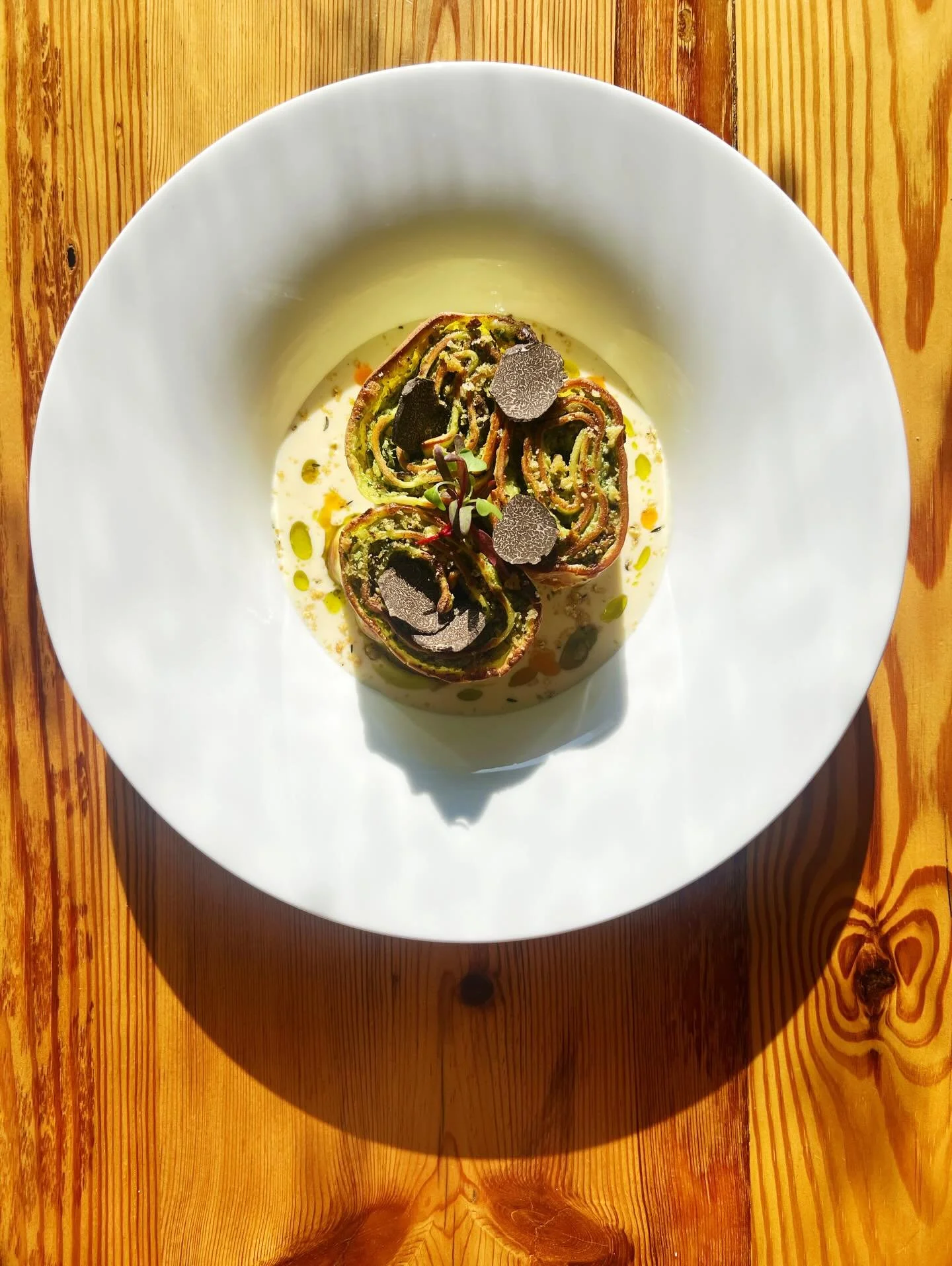 💜🩷🤍💜🩷🤍

housemade rotolo pasta
rolled with spinach &amp; mushroom pesto 
with pine nuts, green oil, winter breadcrumb, shaved winter black truffles, creamy fonduto sauce

💜🩷🤍💜🩷🤍

we took a little break and are back with 
all ✨N E W✨ every