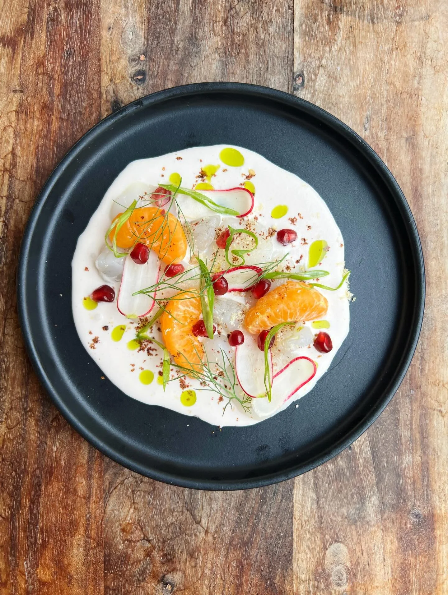 🍴✨🍴✨🍴✨

Thank you to Sam at Ouro Wines for another fantastic wine dinner! 

first course: crudo 
scallop crudo, citrus cured shrimp, peanut dust, winter citrus, breakfast radish, smoked tiger milk, cilantro oil

🥂Albet i Noya &ldquo;petit albet&r