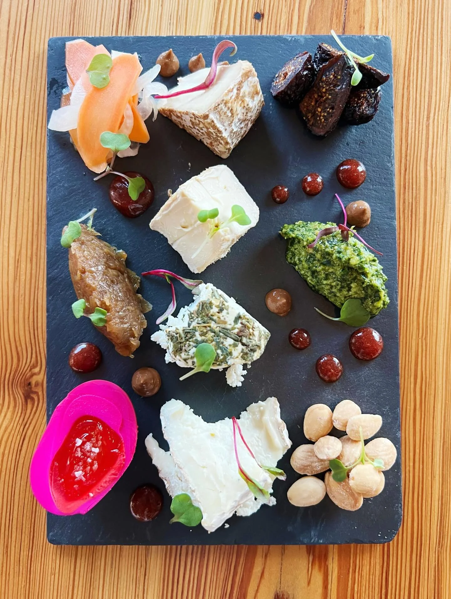 🐐🌿🧀🍴

GOAT✨CHEESE✨GALORE

in case you didn&rsquo;t know, 
WE 💙 CHEESE 

from top to bottom&hellip;.

🧀 firefly farm &ldquo;merry goat round&rdquo; from MD
bloomy rind, subtle earth, hint of pepper, creamy

🧀nettle meadow farm &ldquo;kunik&rdqu