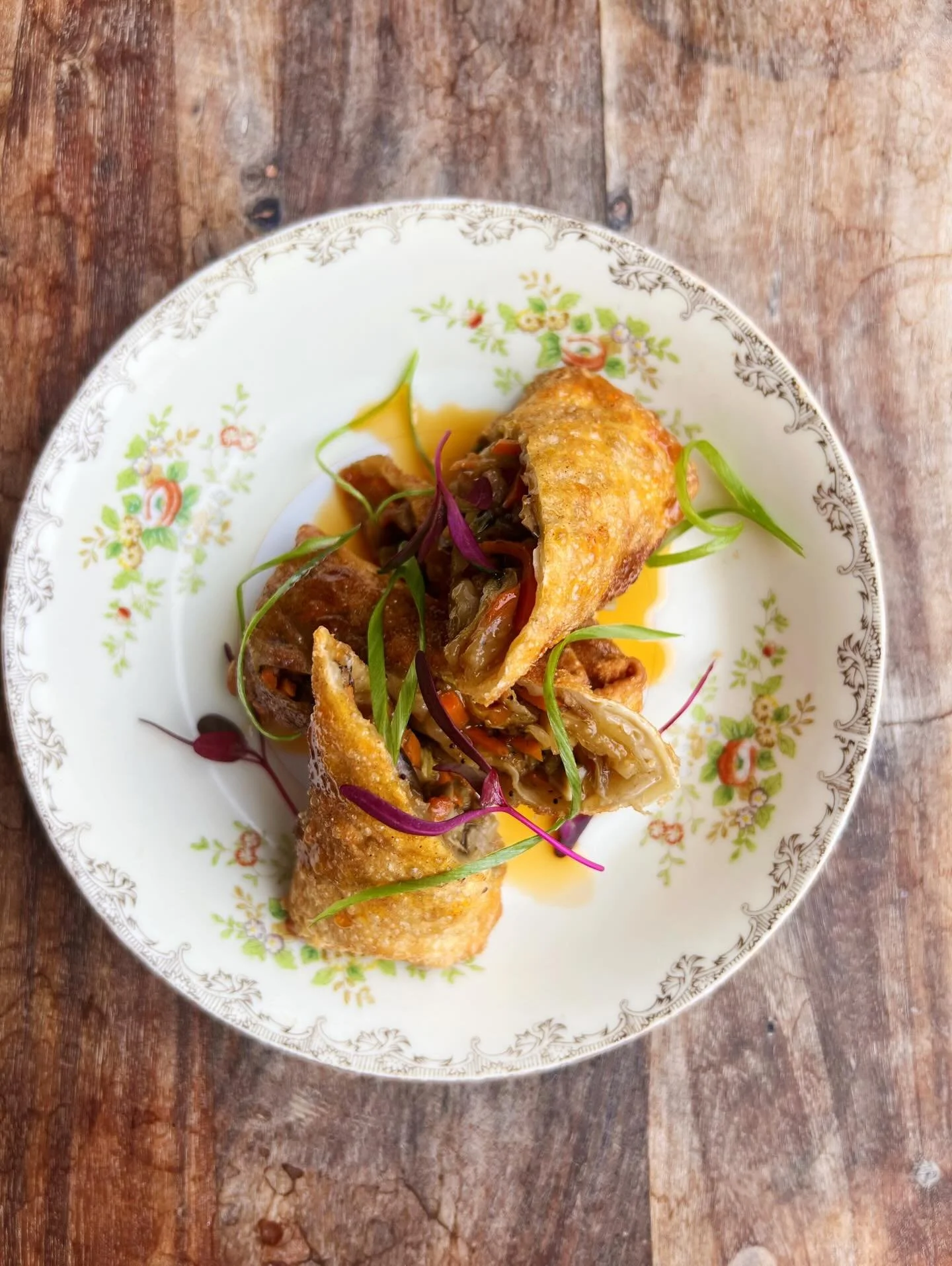 🪻🌿🌼🌷🐰☂️

pork spring rolls
filled with shiitake mushrooms, carrots 
&amp; napa cabbage
curly scallions
sweet chili sauce

🪻🌿🌼🌷🐰☂️

just a reminder&hellip; 
our book opens 30 days out, 
simply meaning todays date plus 30 days 💫 

just click