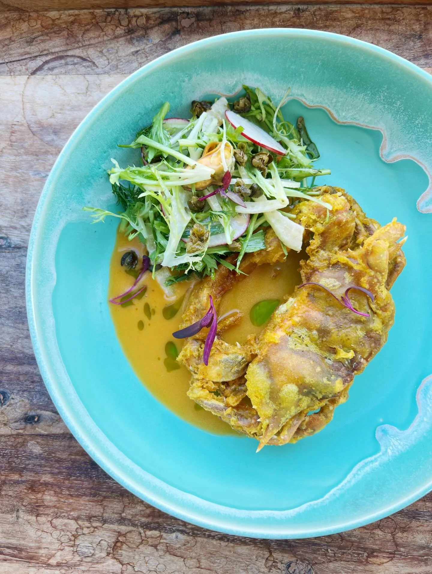 ✨first of the season✨
soft shell crabs with a little fris&egrave;e salad of radishes, fried capers, preserved mussels &amp; spring herbs, cioppino sauce &amp; basil oil

Ohhhhh and this beautiful bowl - 
that&rsquo;s our friend Audrey @thepotterymaso